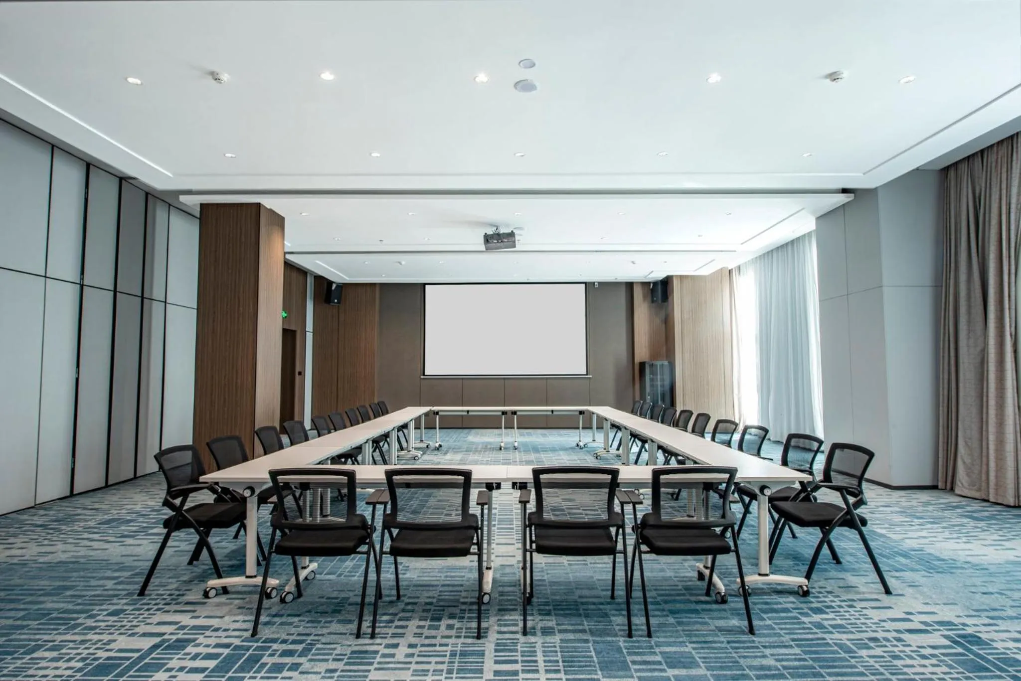 Meeting/conference room in Holiday Inn Express Yinchuan Lanxi Valley Plaza by IHG