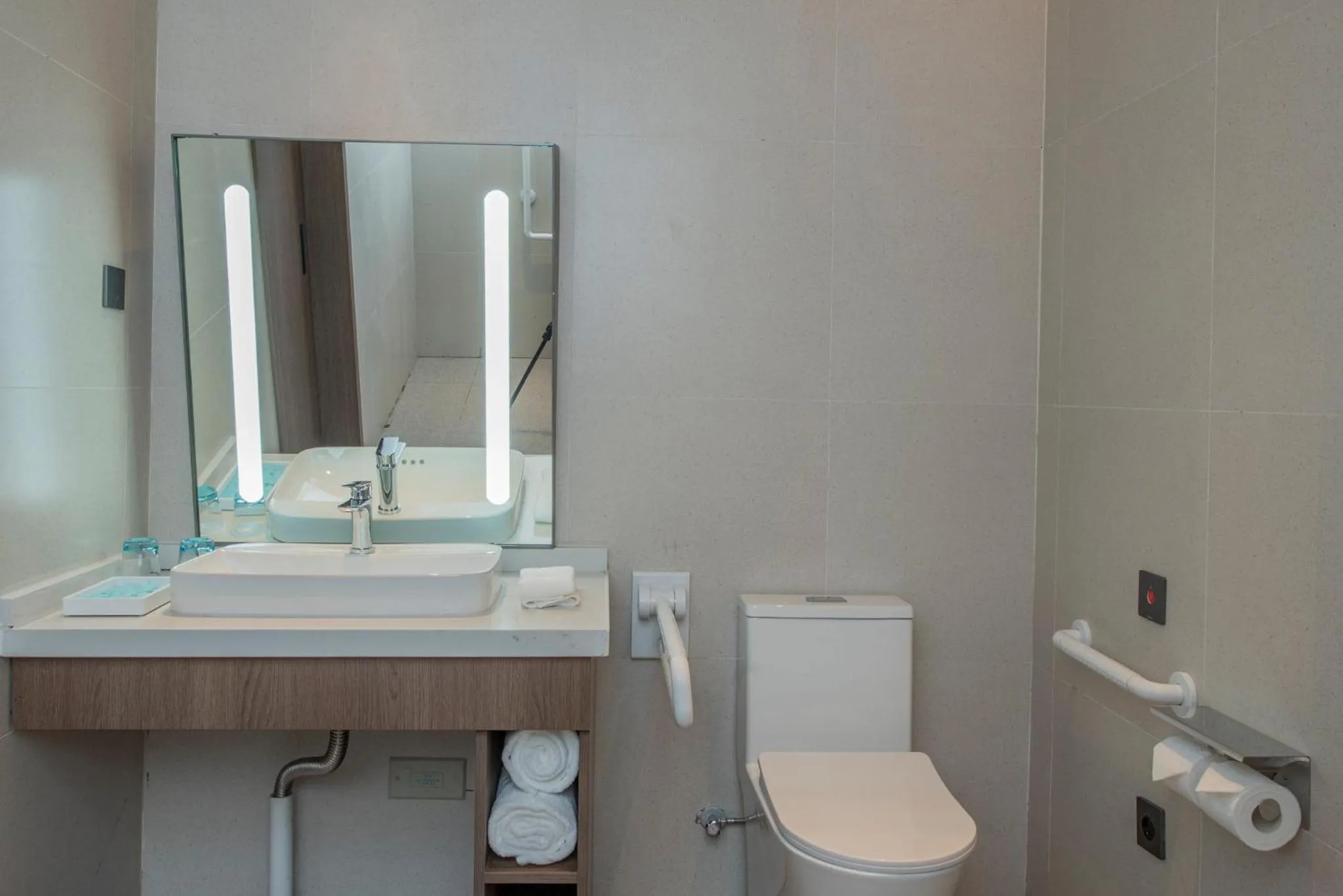 Photo of the whole room in Holiday Inn Express Yinchuan Lanxi Valley Plaza by IHG