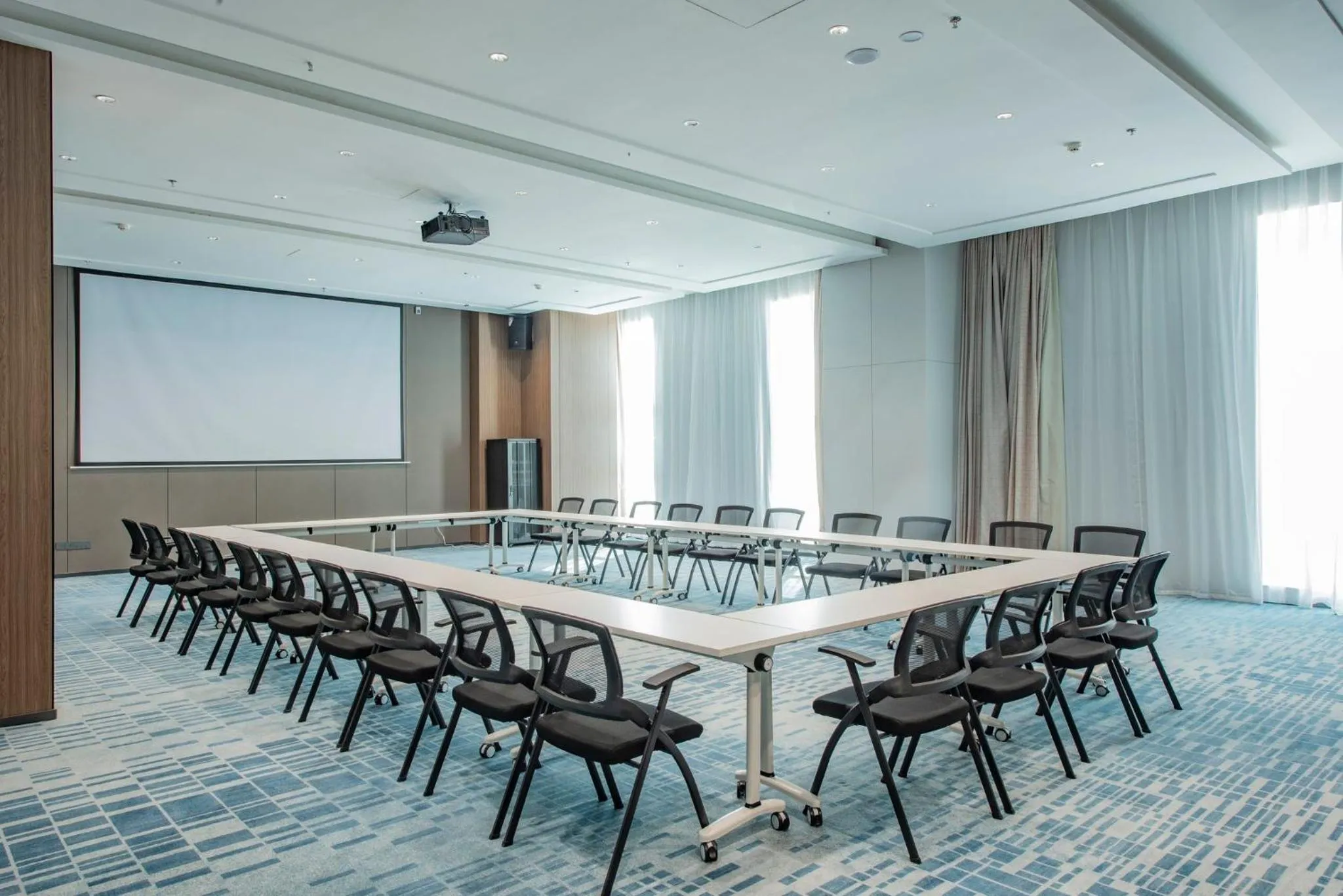 Meeting/conference room in Holiday Inn Express Yinchuan Lanxi Valley Plaza by IHG
