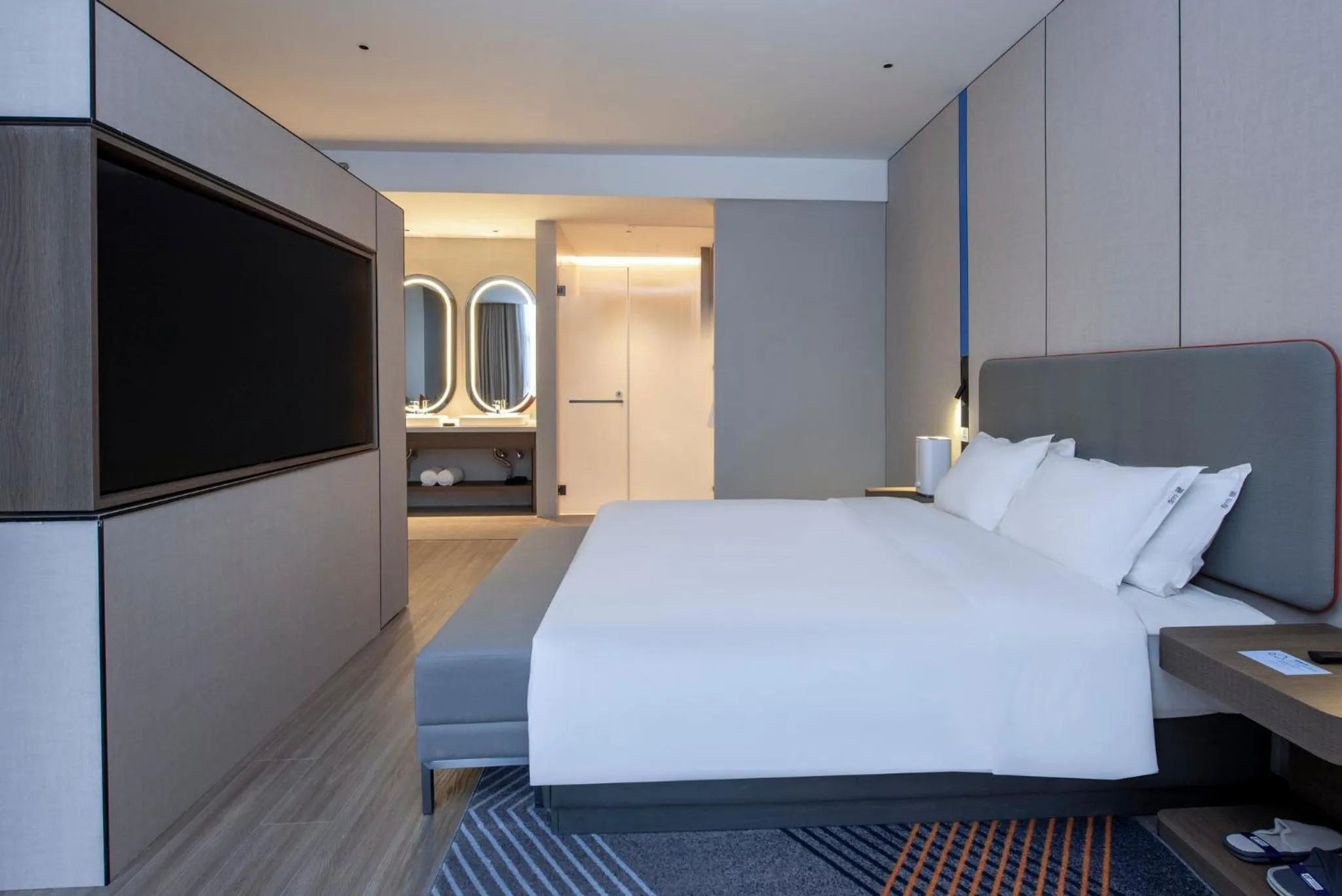 Photo of the whole room, Bed in Holiday Inn Express Yinchuan Lanxi Valley Plaza by IHG