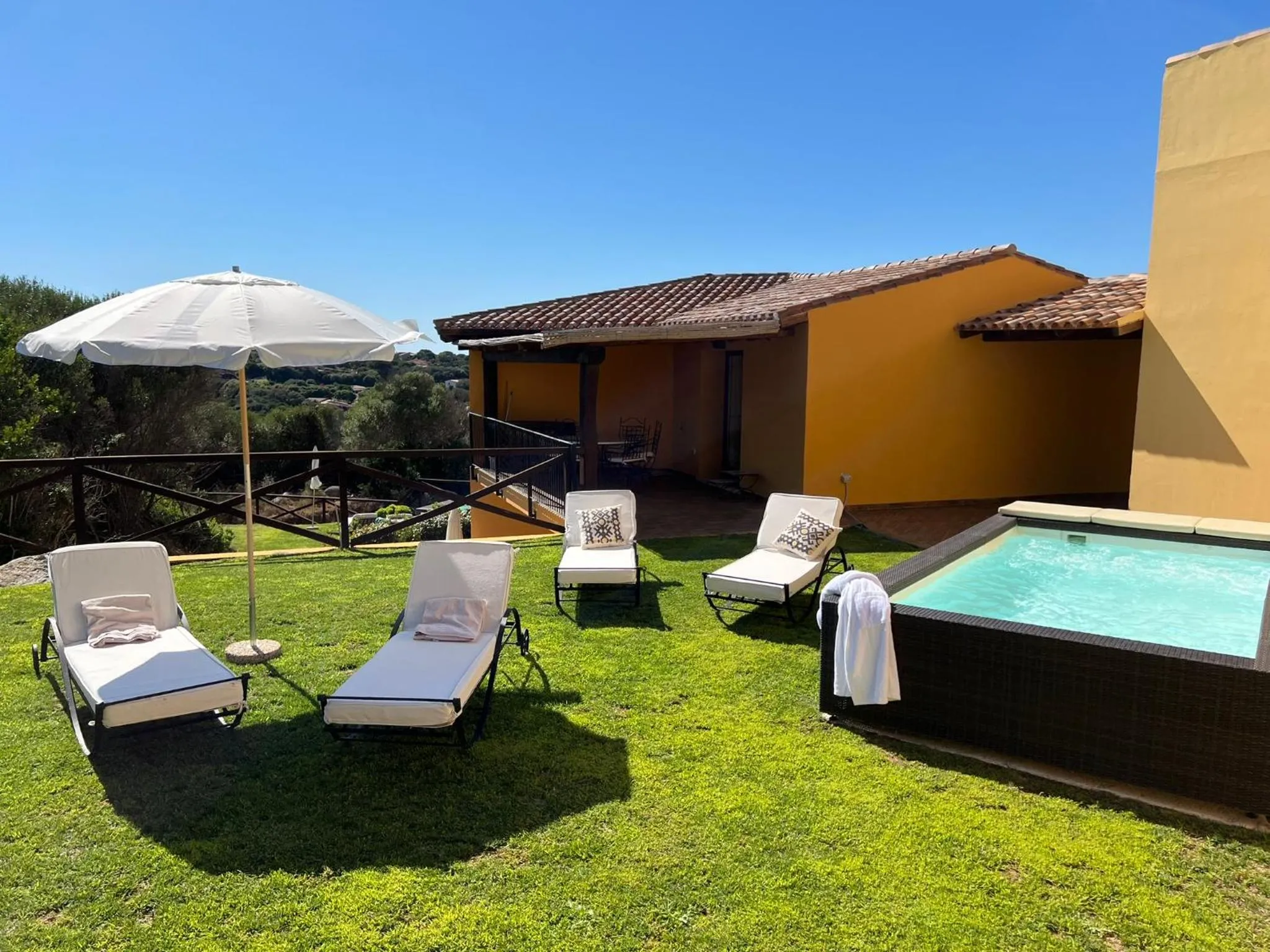 Hot Tub in Borgo Arborea Charming Retreat