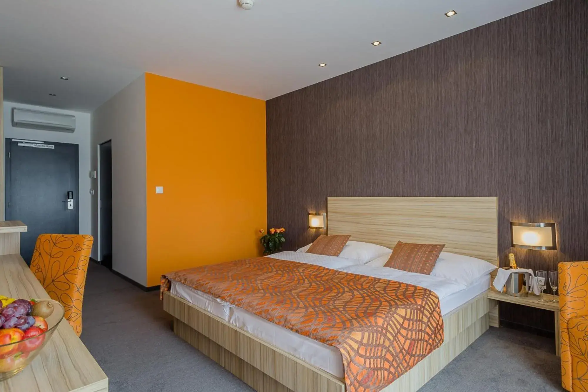 Double Room in Hotel TENIS Double Room in Hotel TENIS
