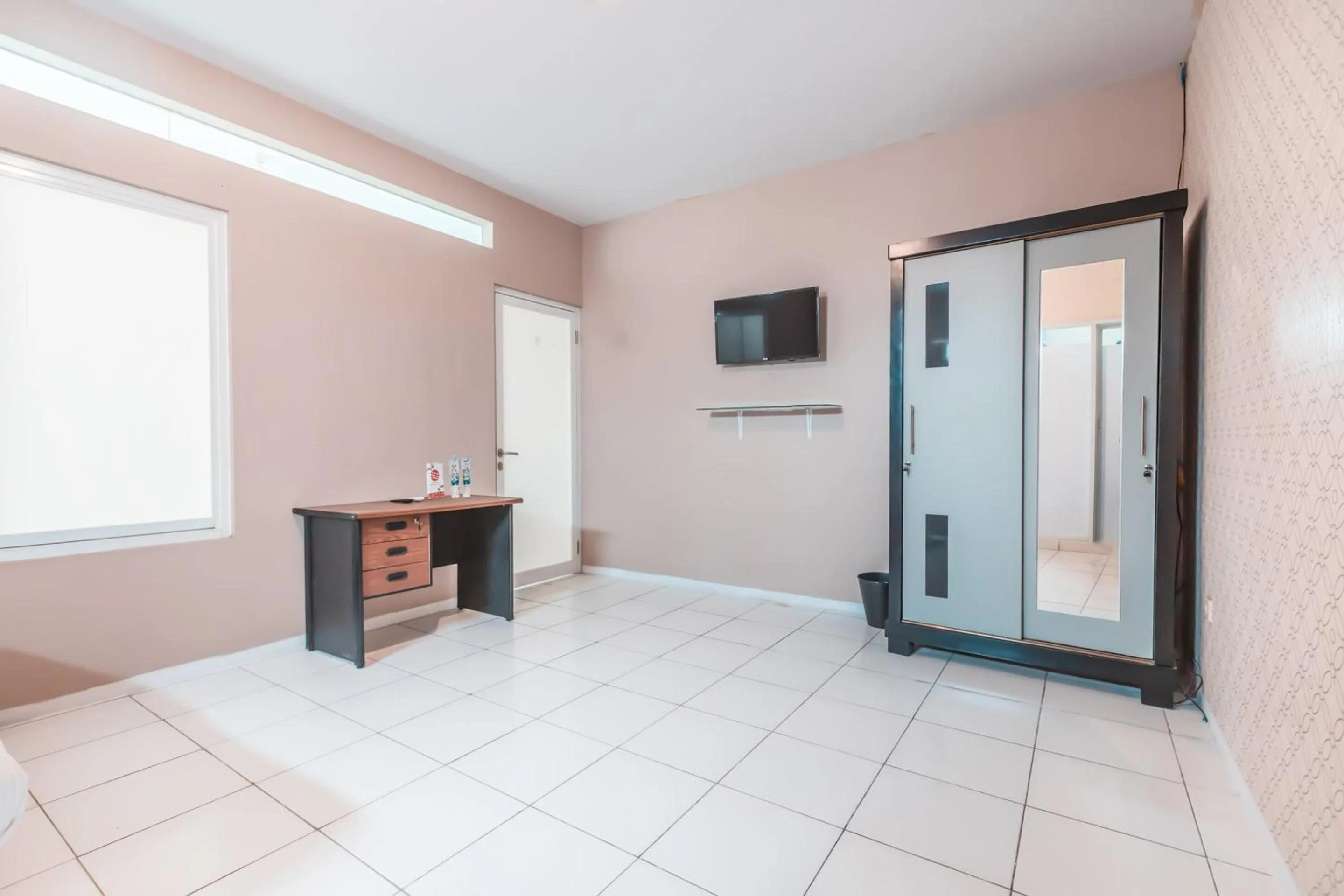 Bedroom in Hotel O J&b Room Pramuka