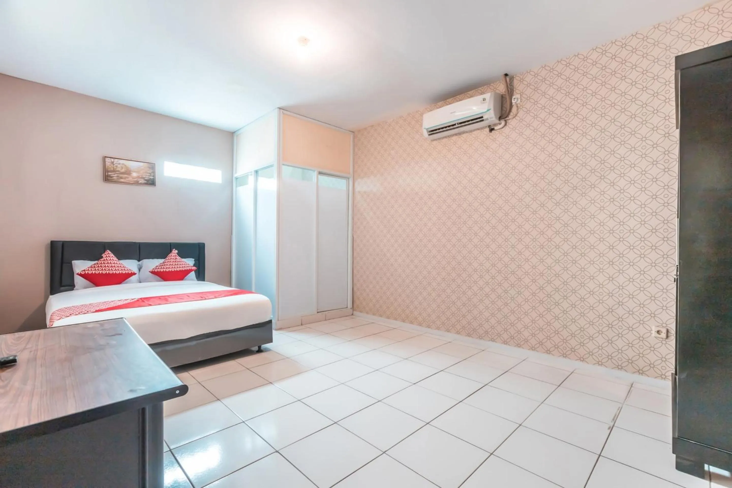 Bedroom, Bed in Hotel O J&b Room Pramuka