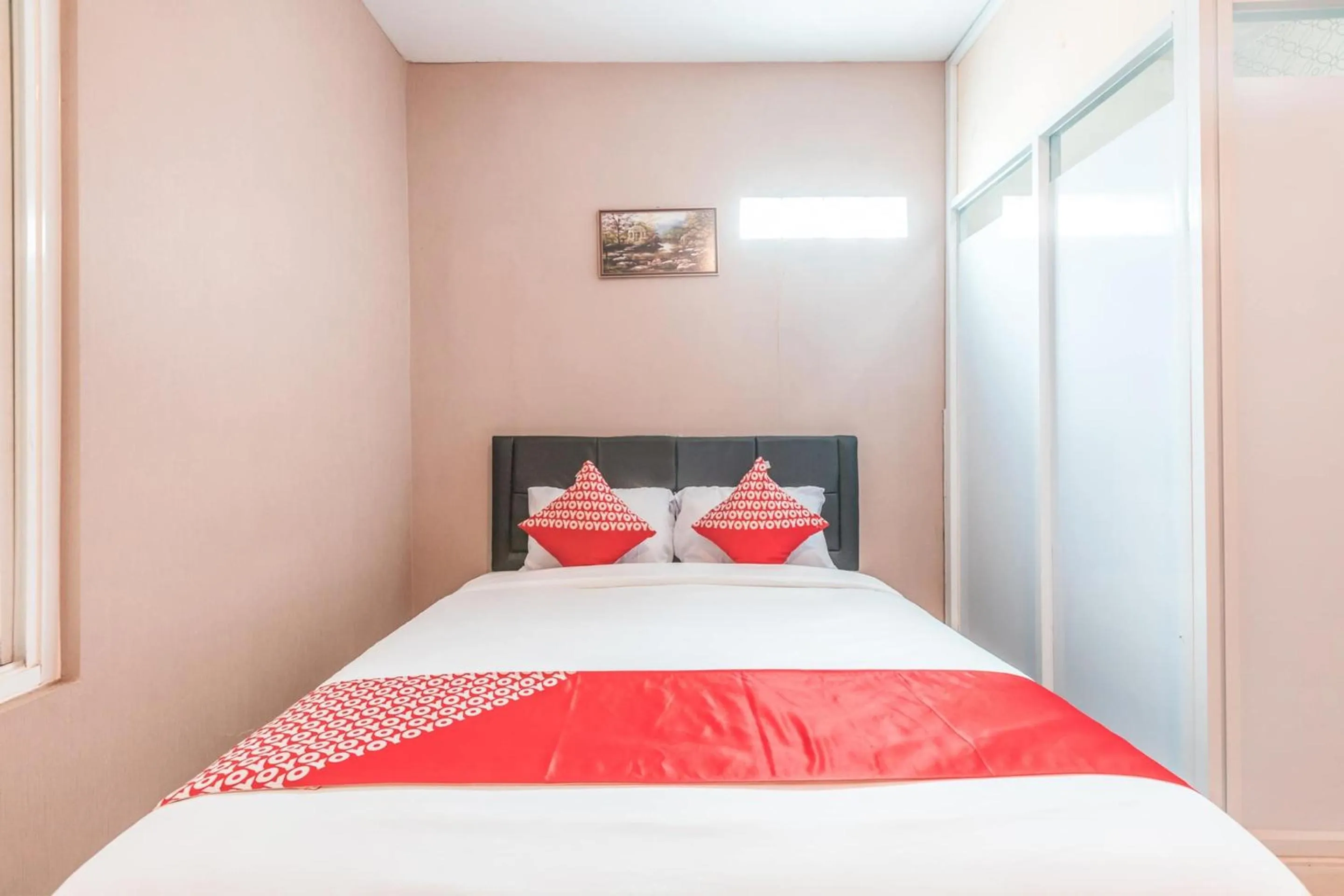 Bedroom, Bed in Hotel O J&b Room Pramuka