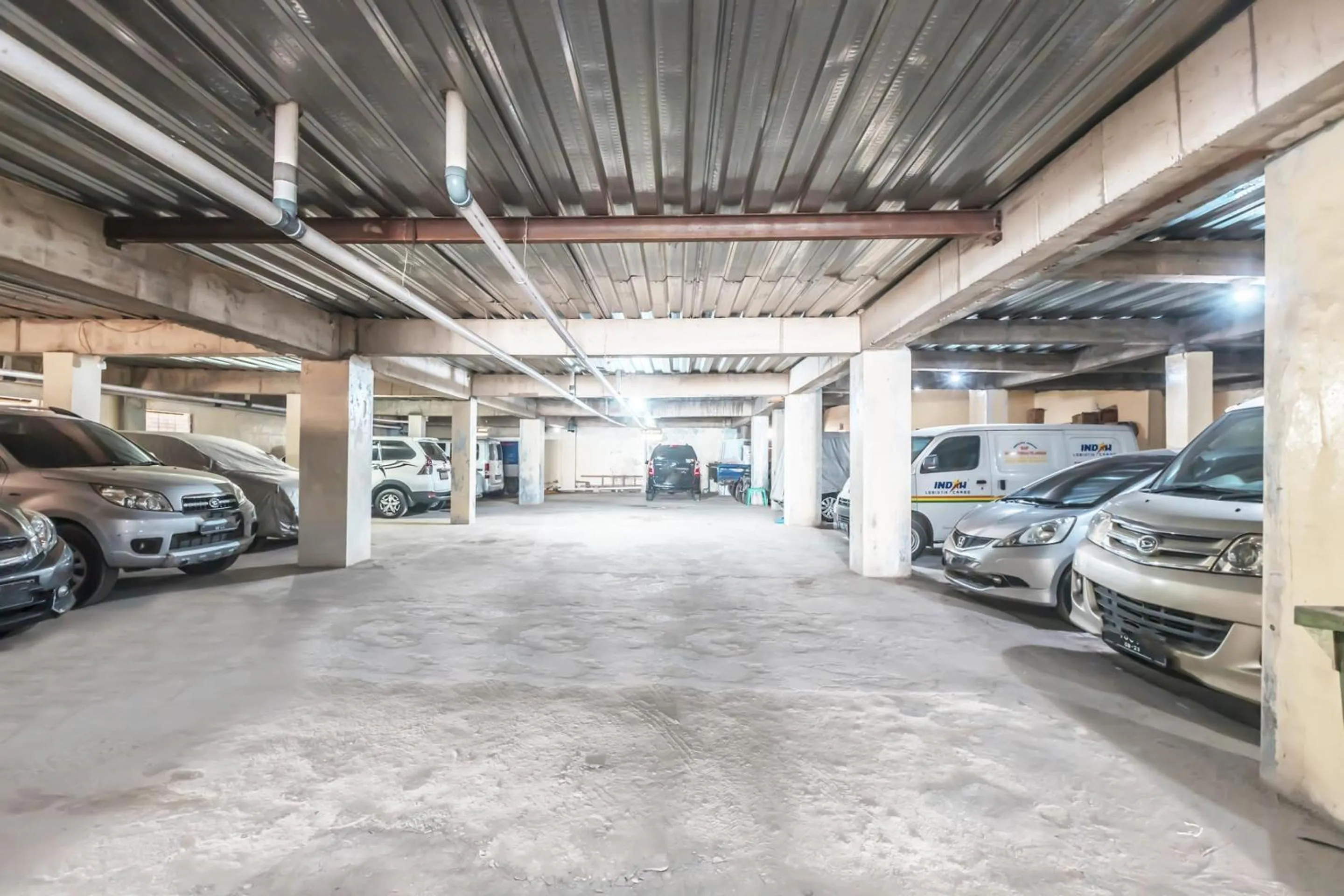 Facade/entrance in Hotel O J&b Room Pramuka