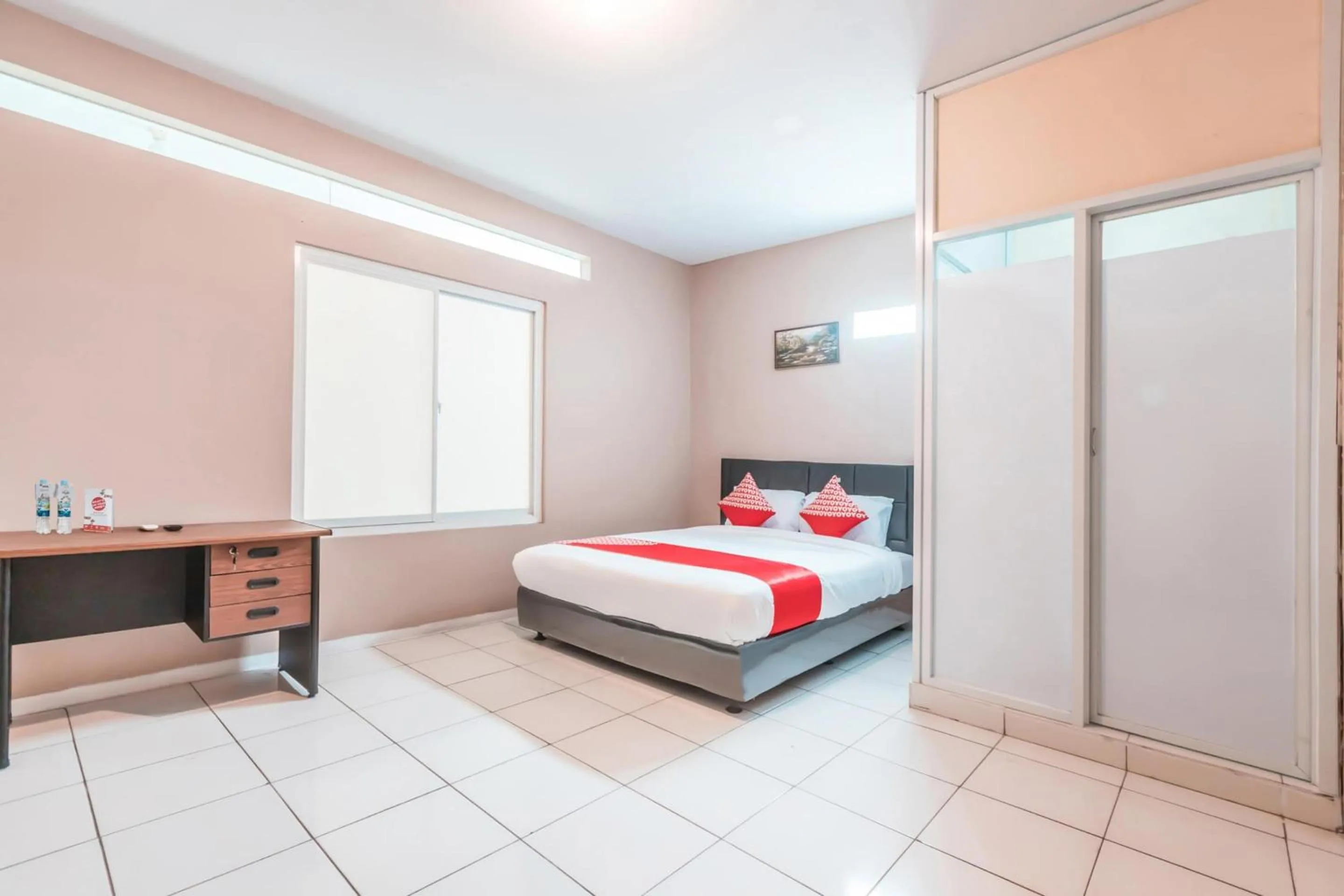 Bedroom, Bed in Hotel O J&b Room Pramuka