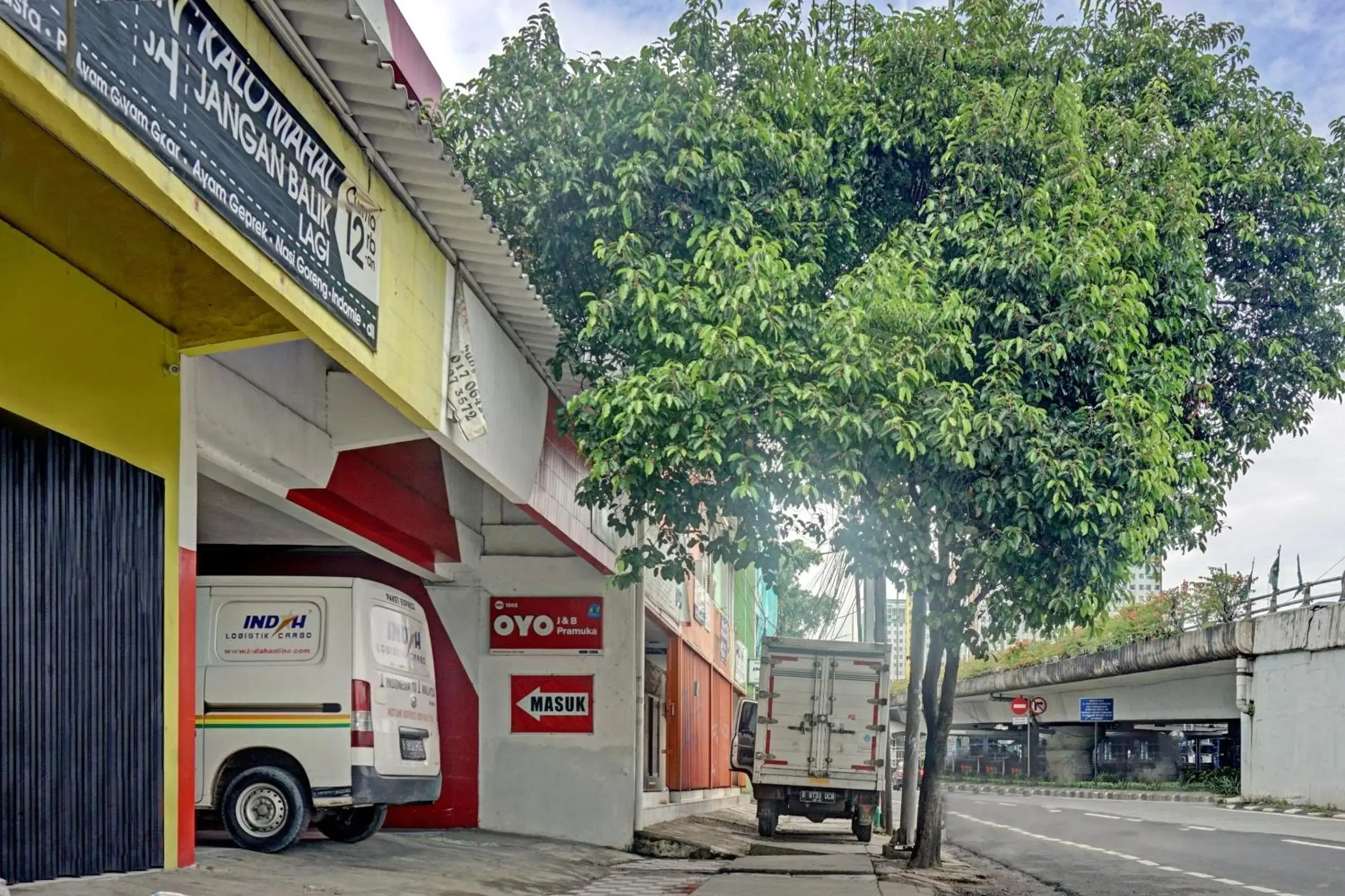 Facade/entrance in Hotel O J&b Room Pramuka Facade/entrance in Hotel O J&b Room Pramuka