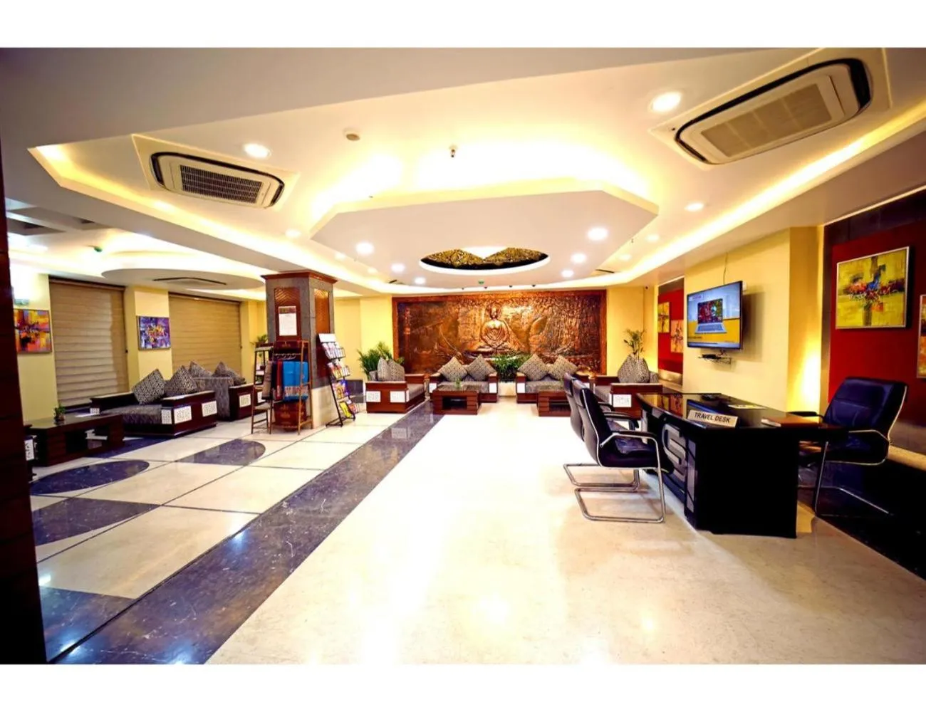 TV and multimedia in The Red Velvet Hotel Samarpan, Patna