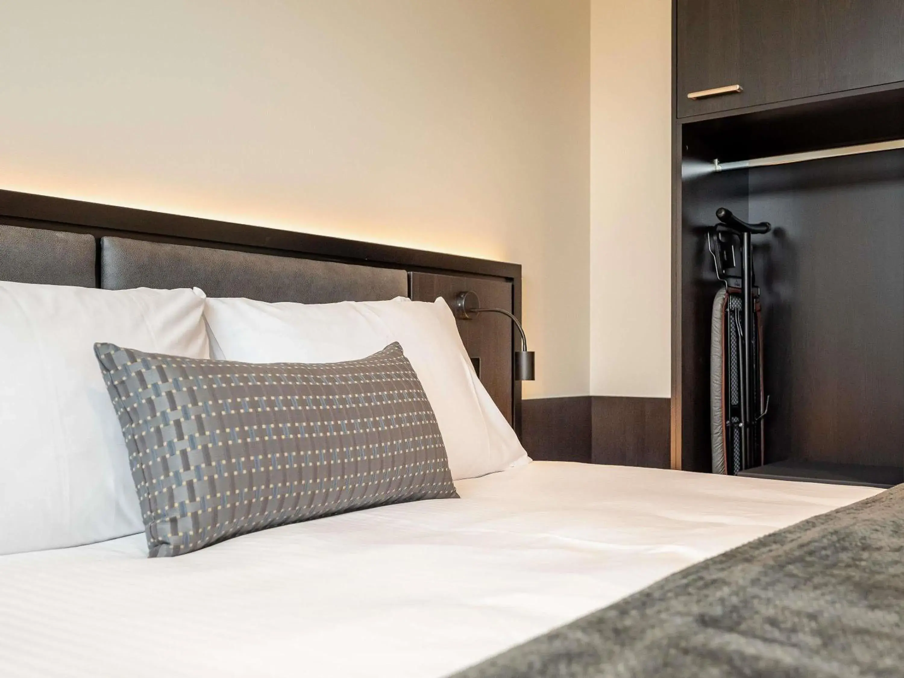 Bedroom, Bed in Mantra Shepparton Bedroom, Bed in Mantra Shepparton