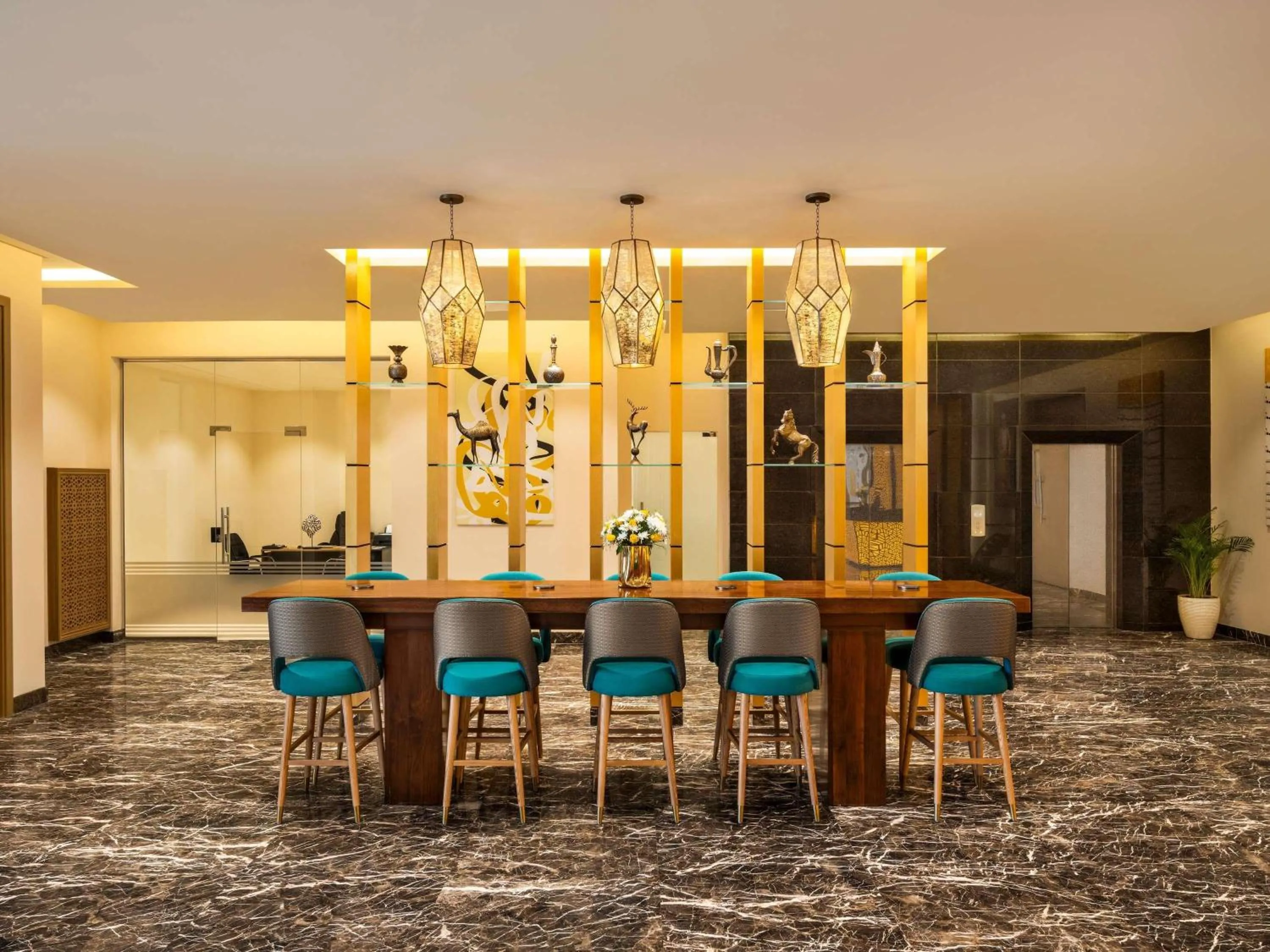 Lounge or bar in Mercure Muscat