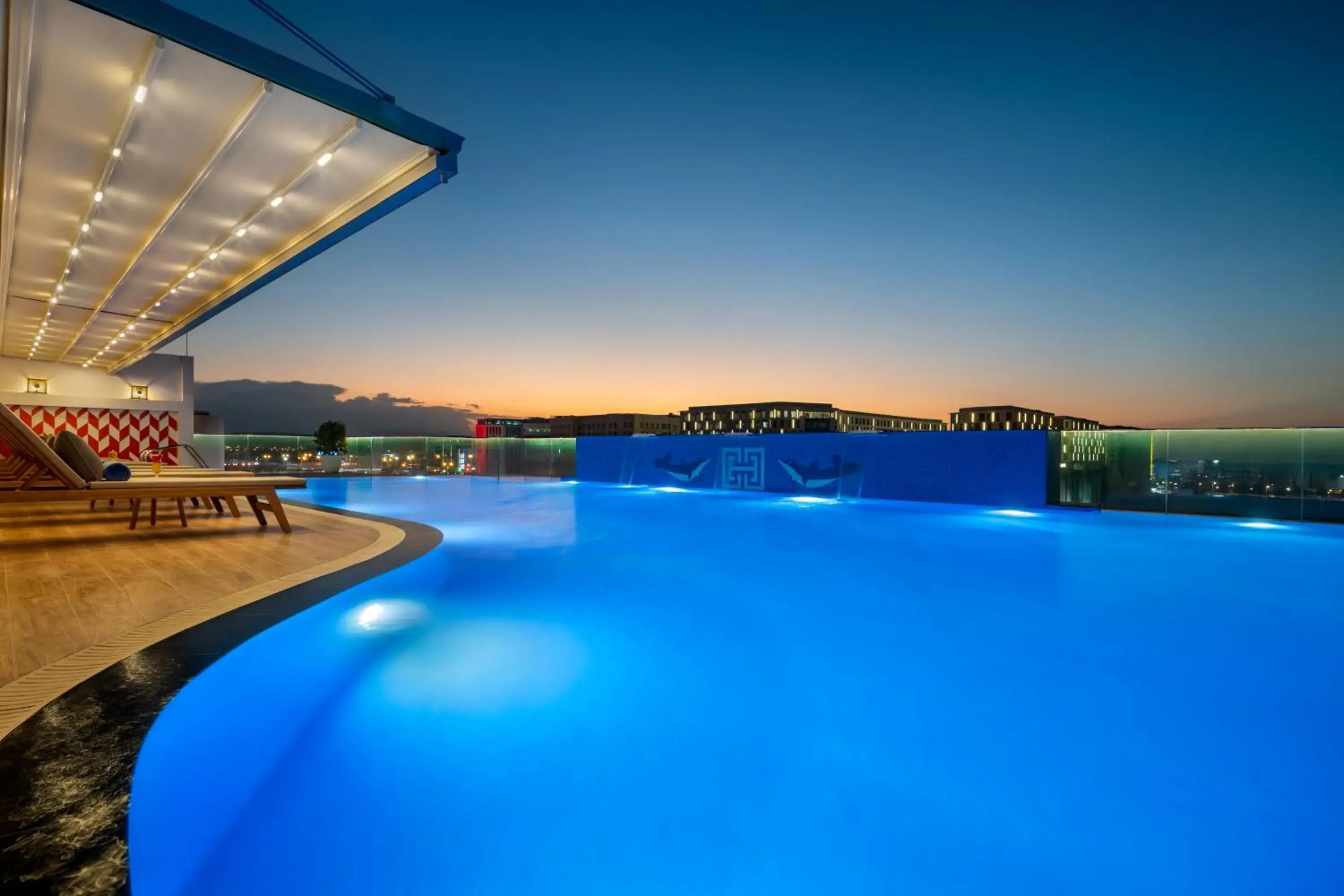 Swimming pool in Mercure Muscat Swimming pool in Mercure Muscat