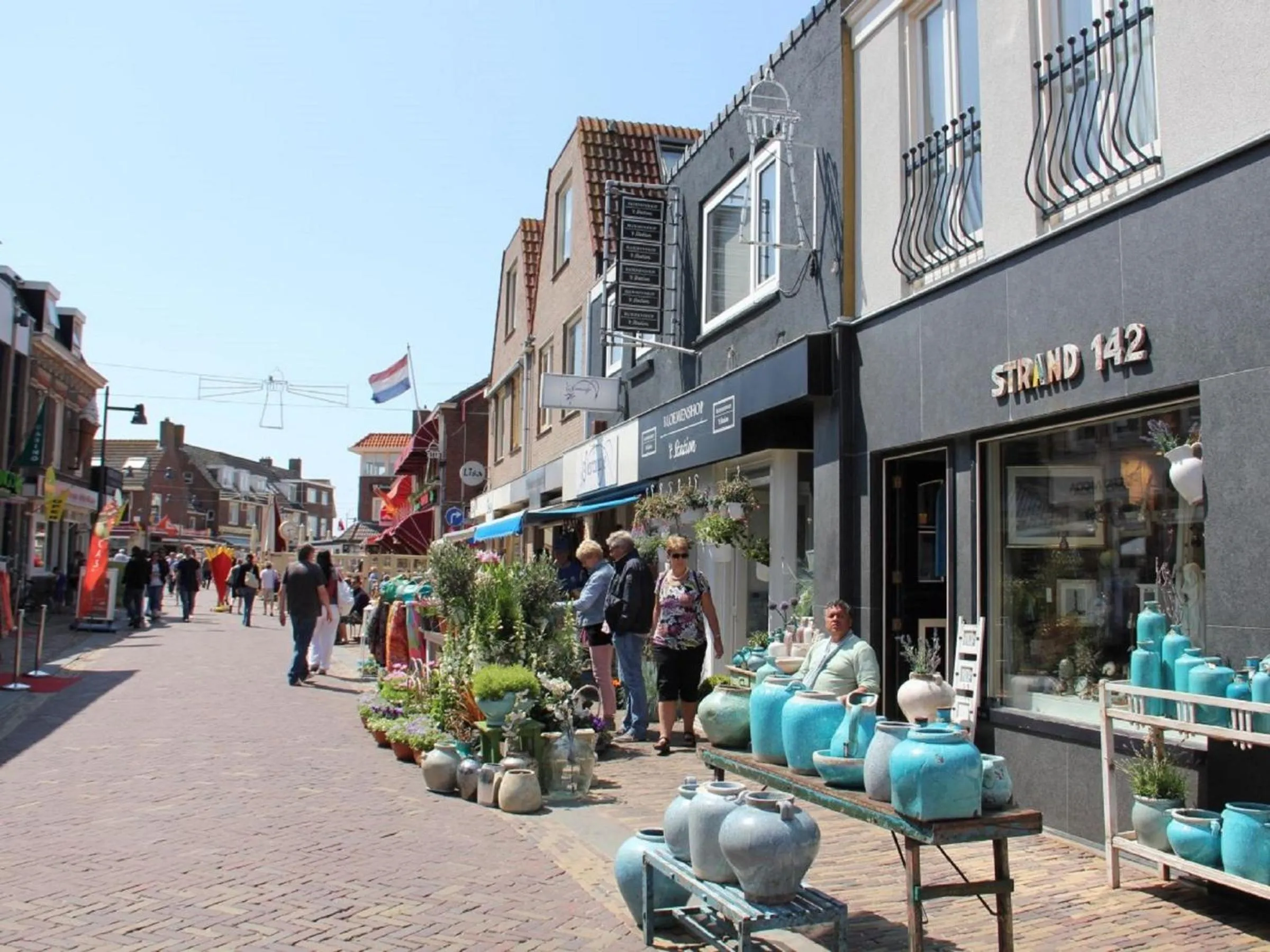On-site shops in Apartments Four Seasons Zuiderstraat