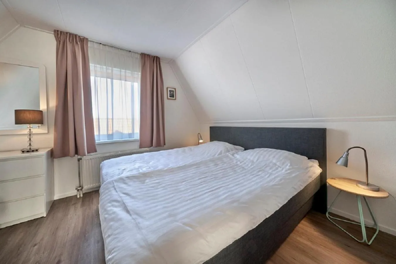 Bedroom, Bed in Apartments Four Seasons Zuiderstraat