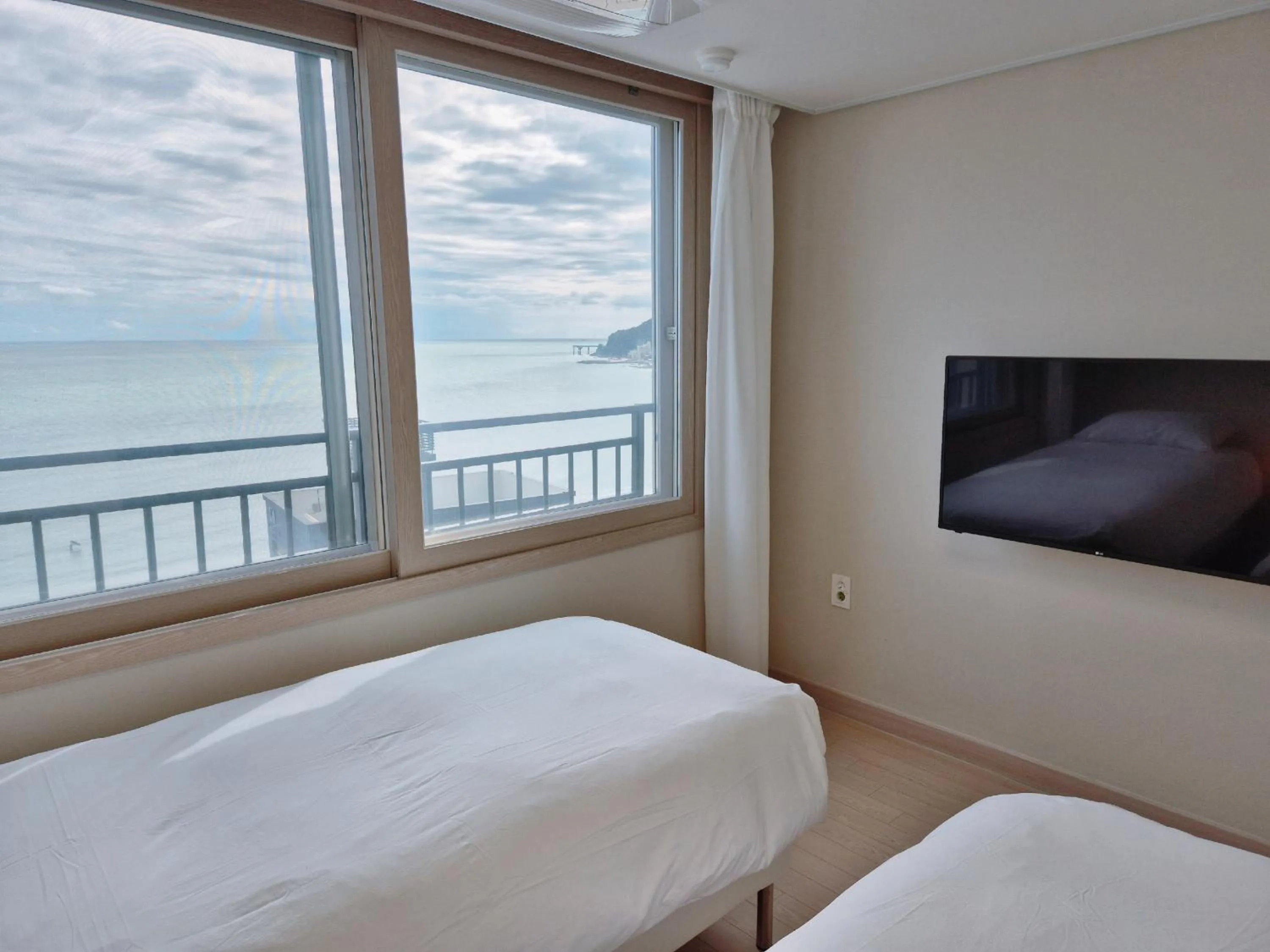 Bed in The First Ocean Songjeong