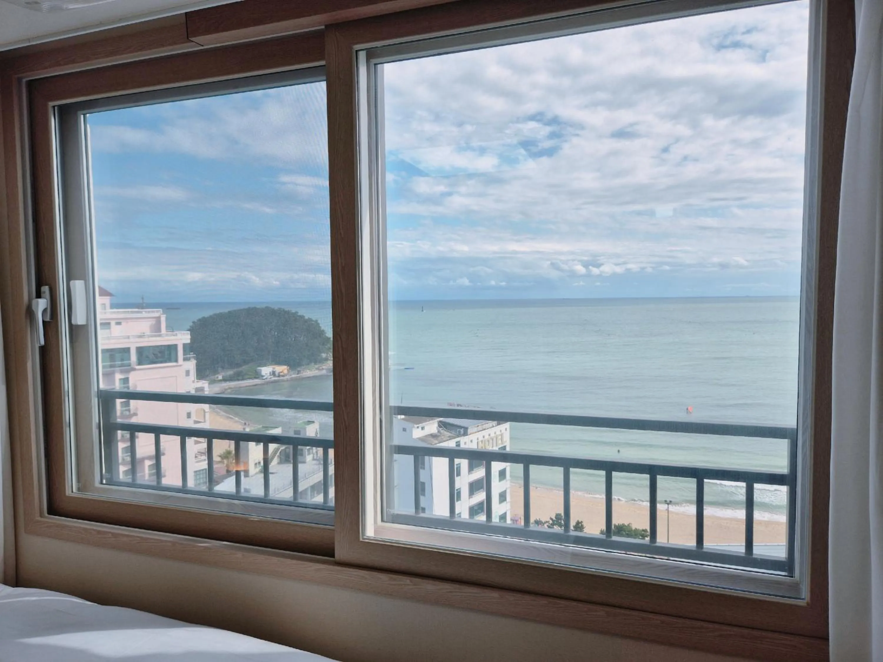 Bed in The First Ocean Songjeong