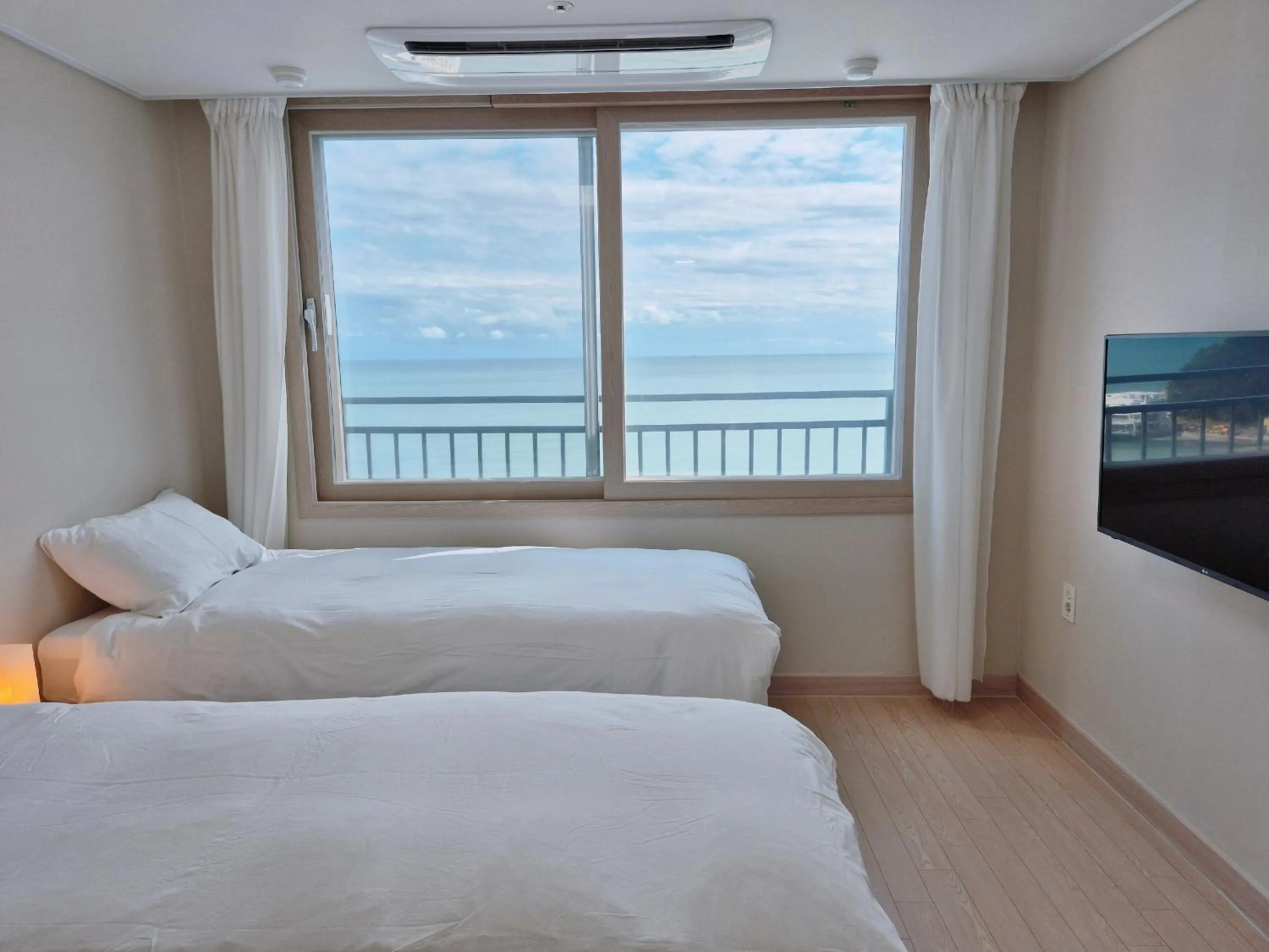 Bed in The First Ocean Songjeong