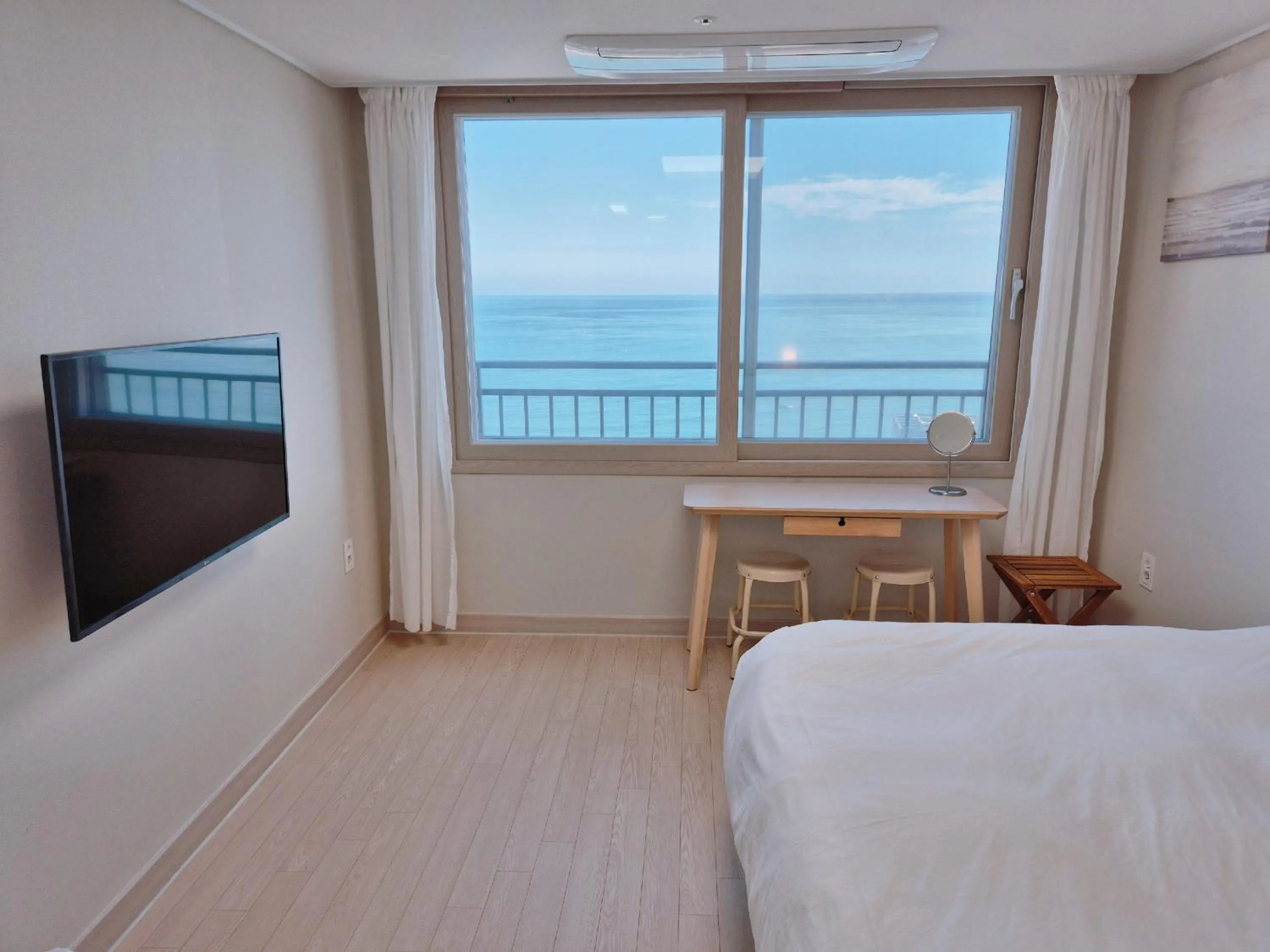 Bed in The First Ocean Songjeong