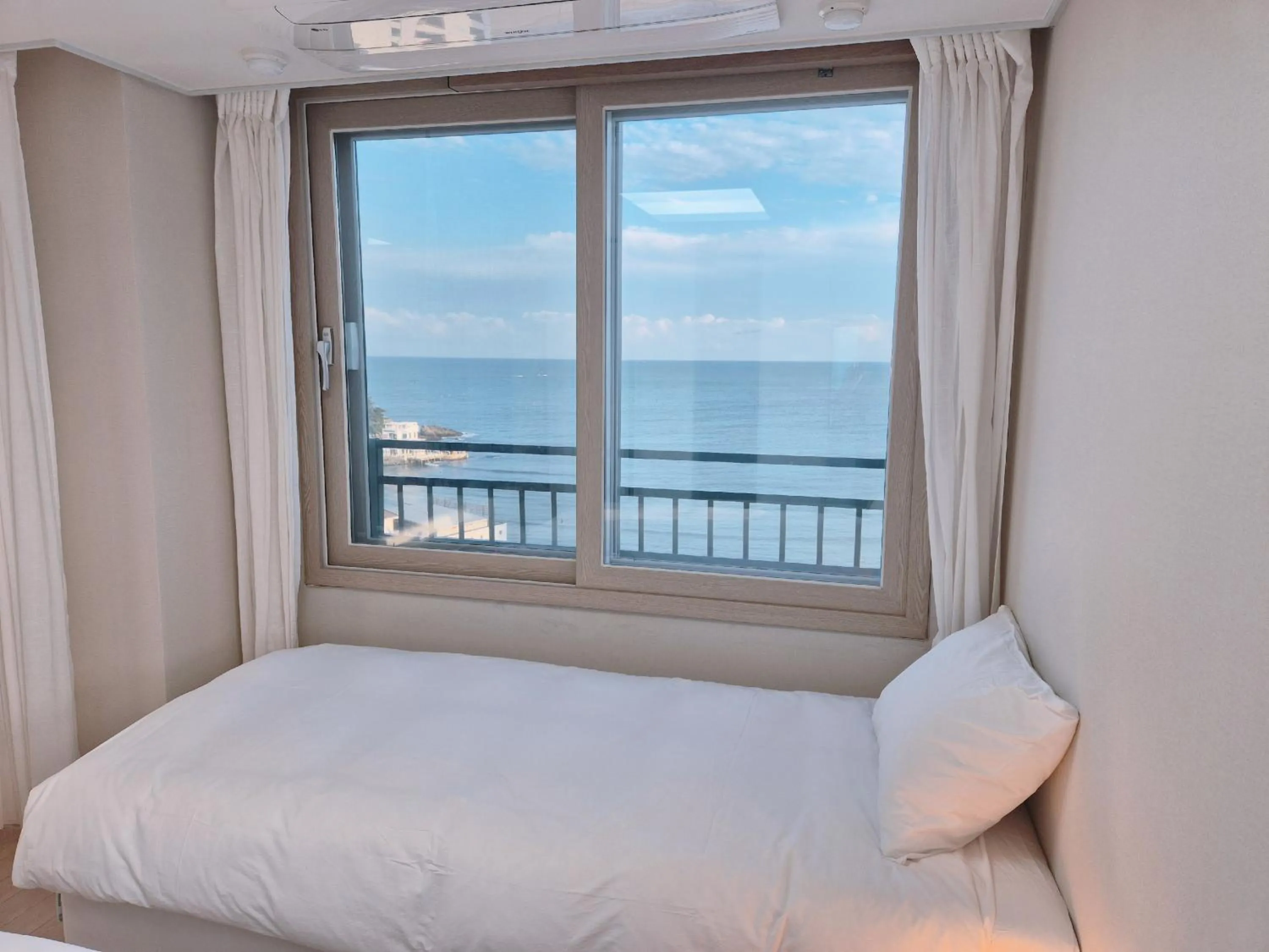 Bed in The First Ocean Songjeong