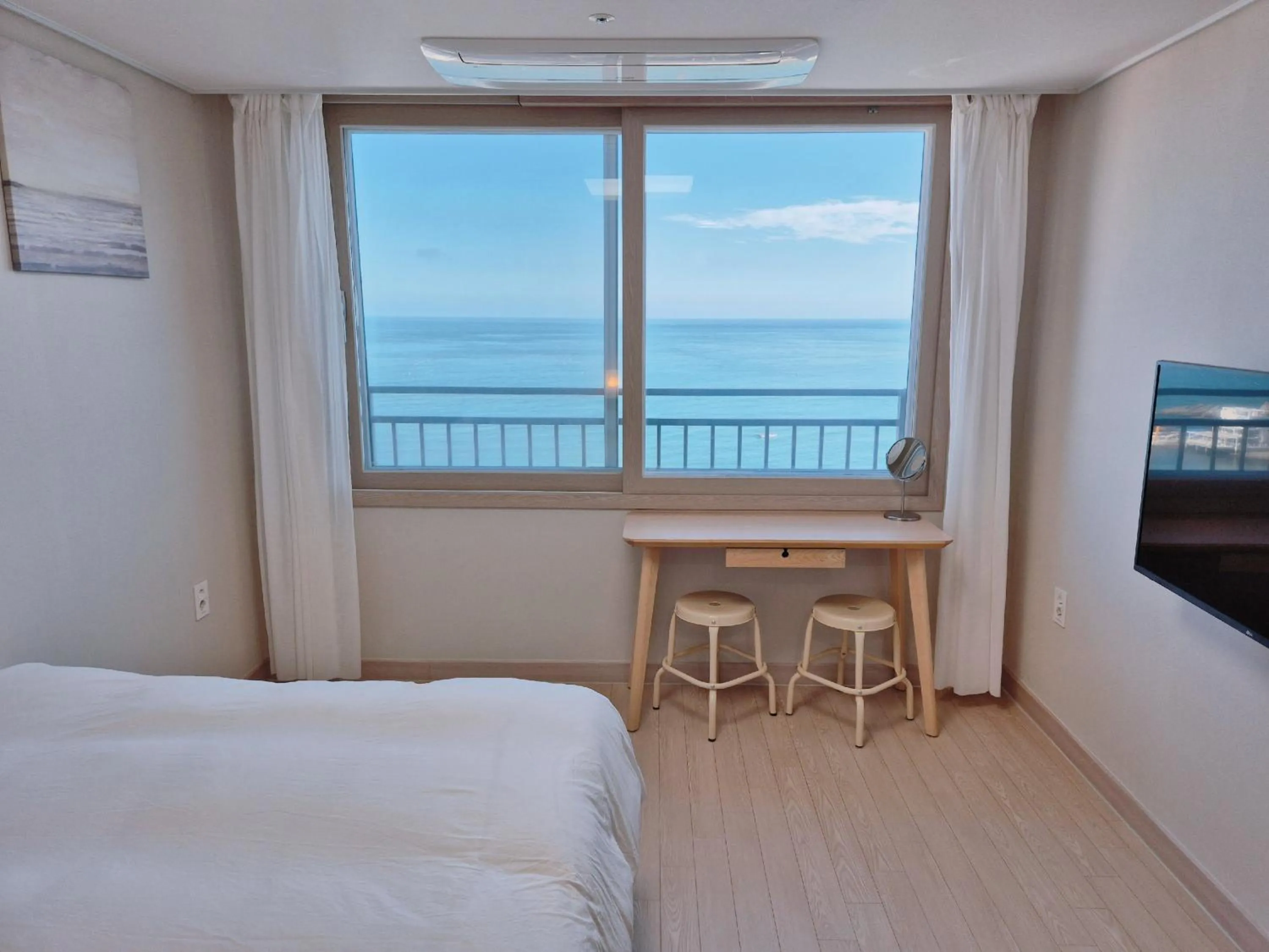 Bed in The First Ocean Songjeong