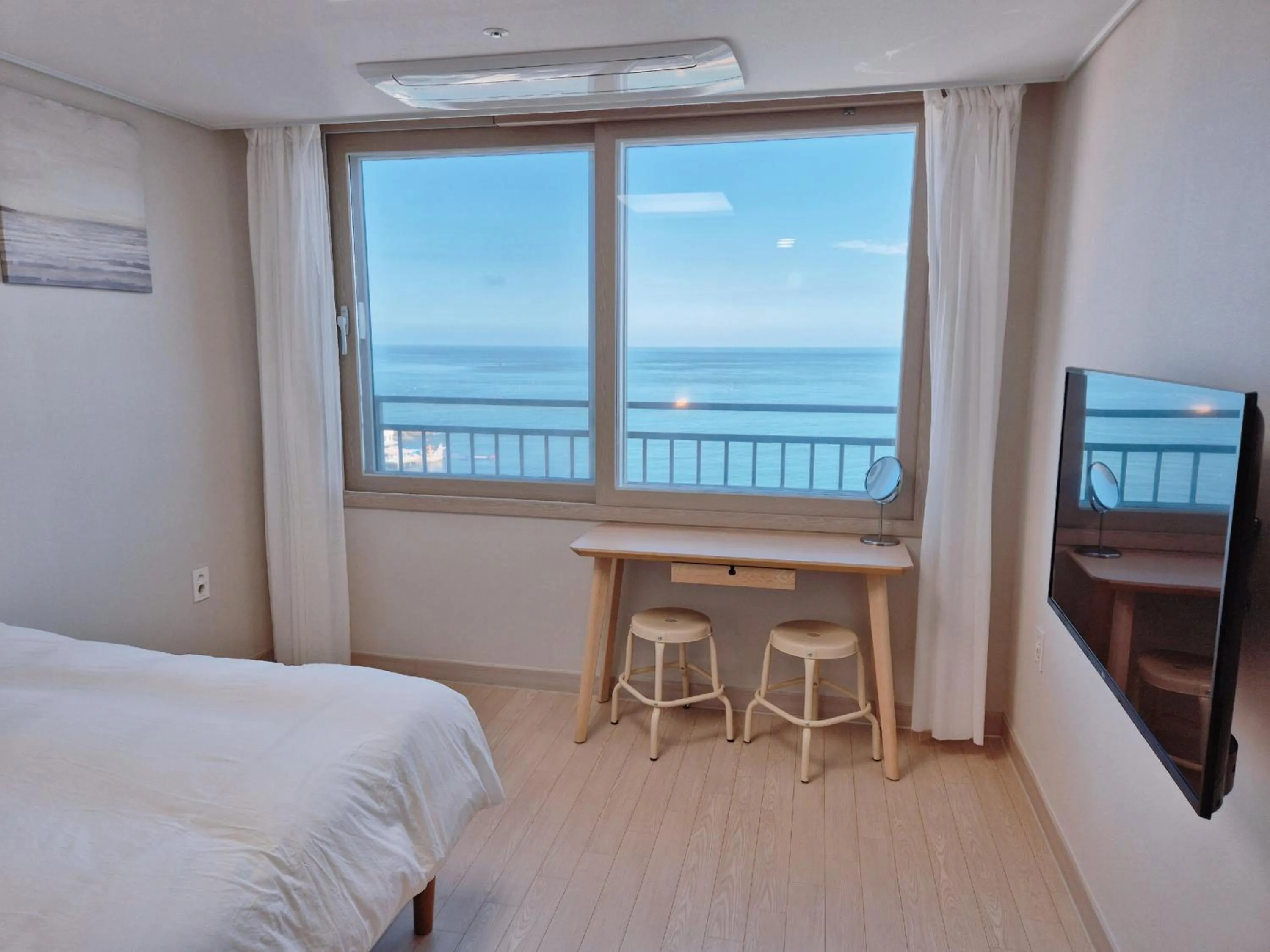 Bed in The First Ocean Songjeong