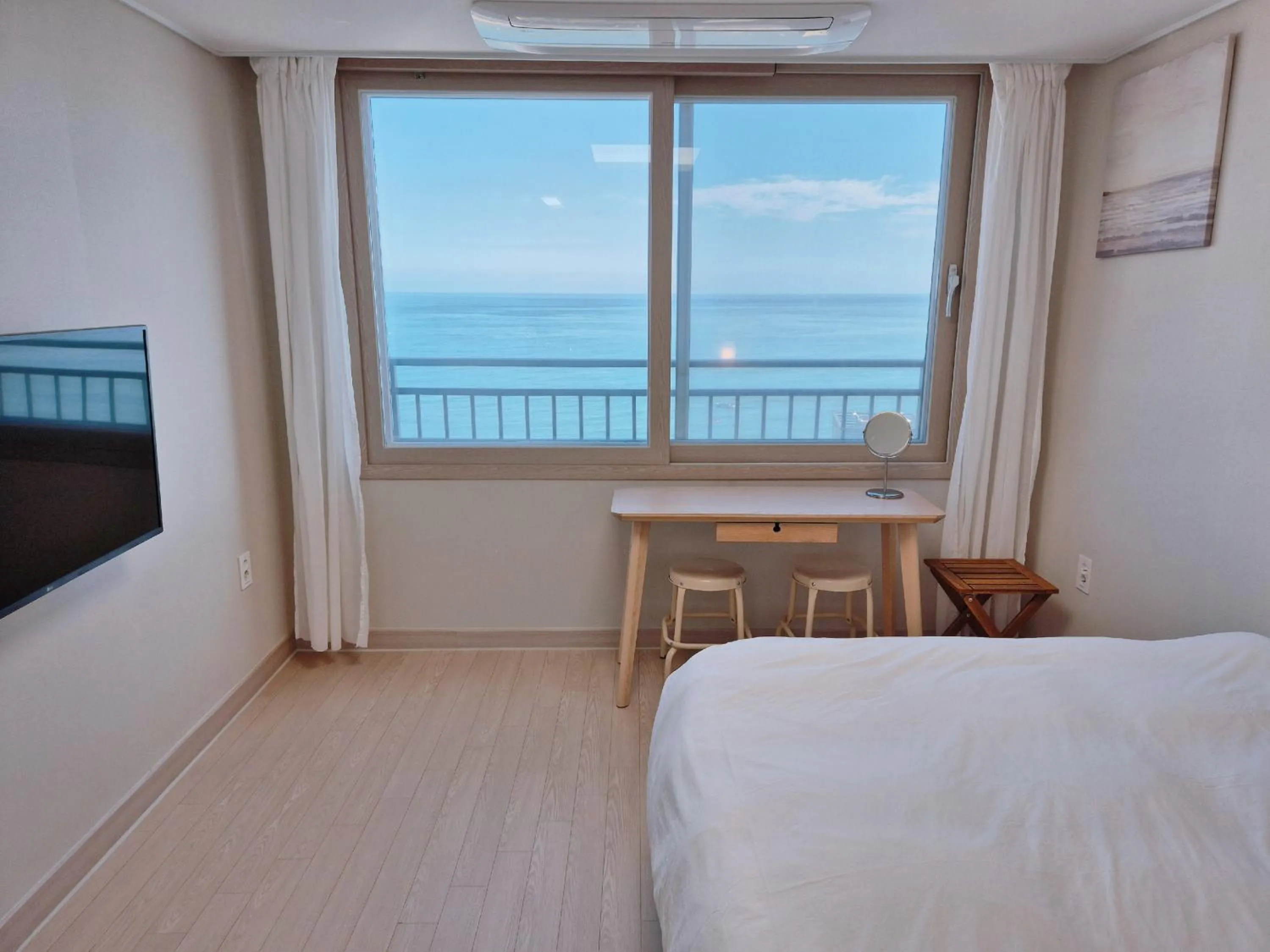 Bed in The First Ocean Songjeong