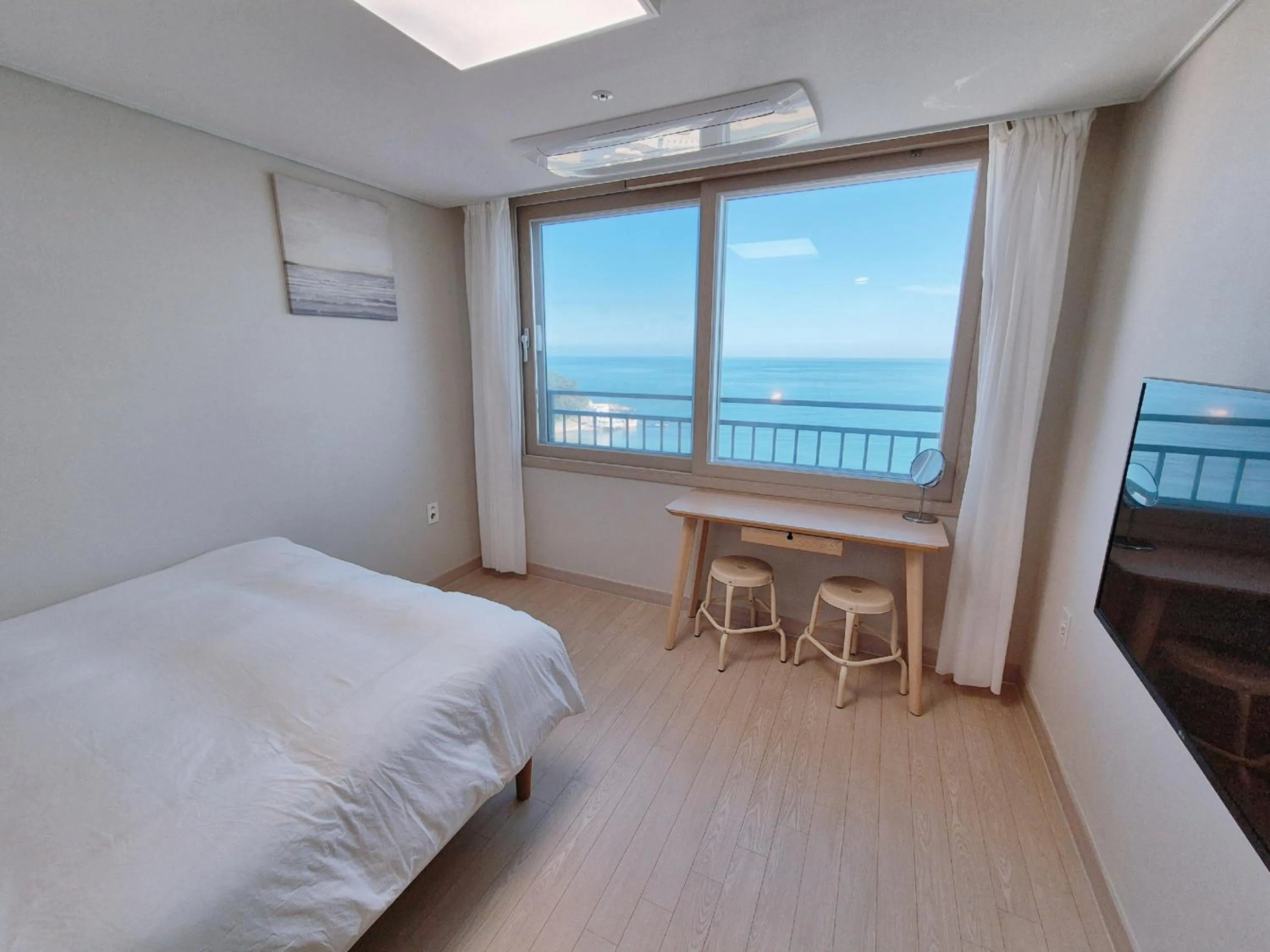 Bed in The First Ocean Songjeong