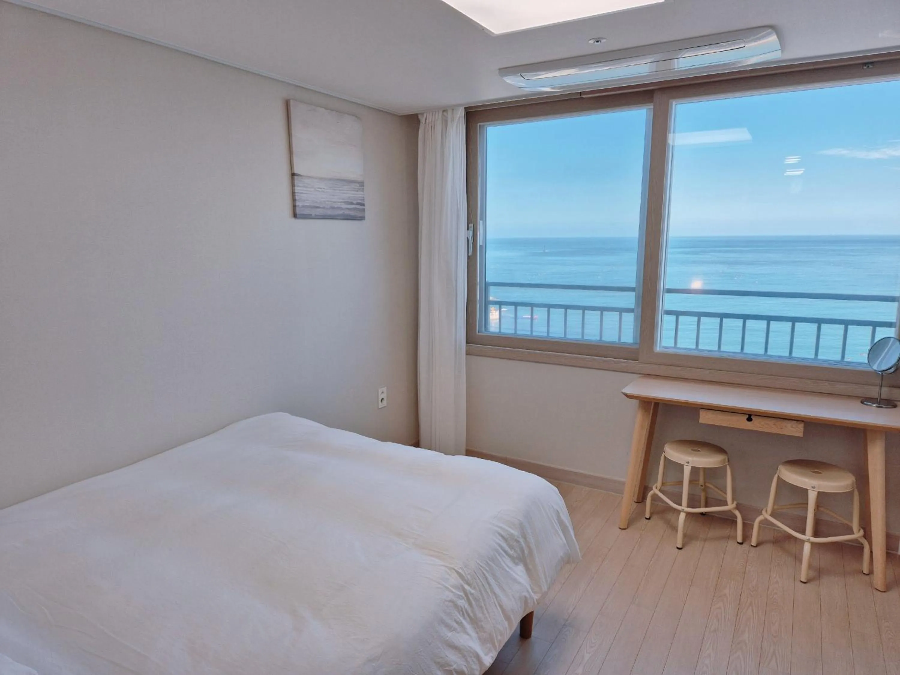 Bed in The First Ocean Songjeong