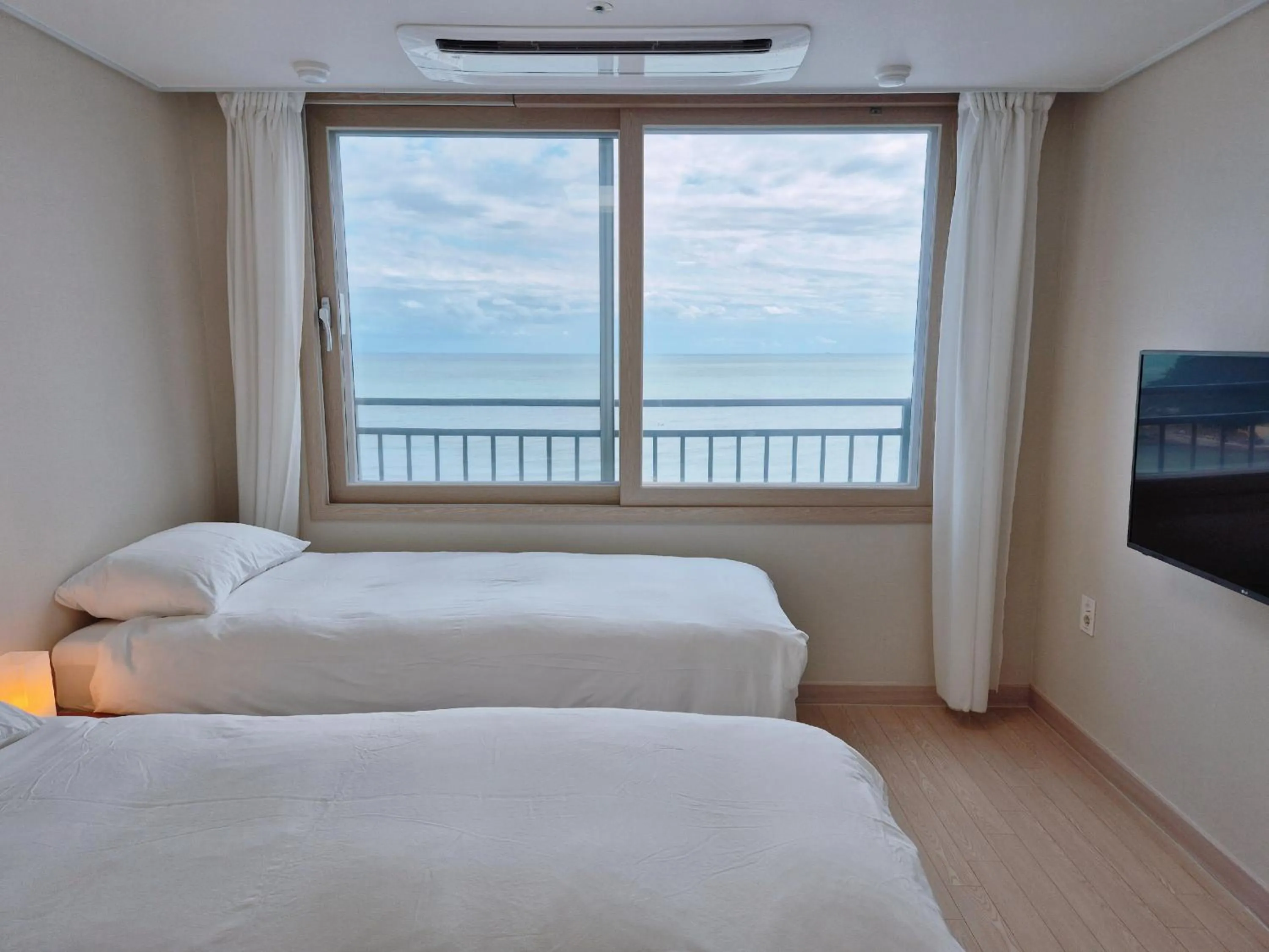 Bed in The First Ocean Songjeong