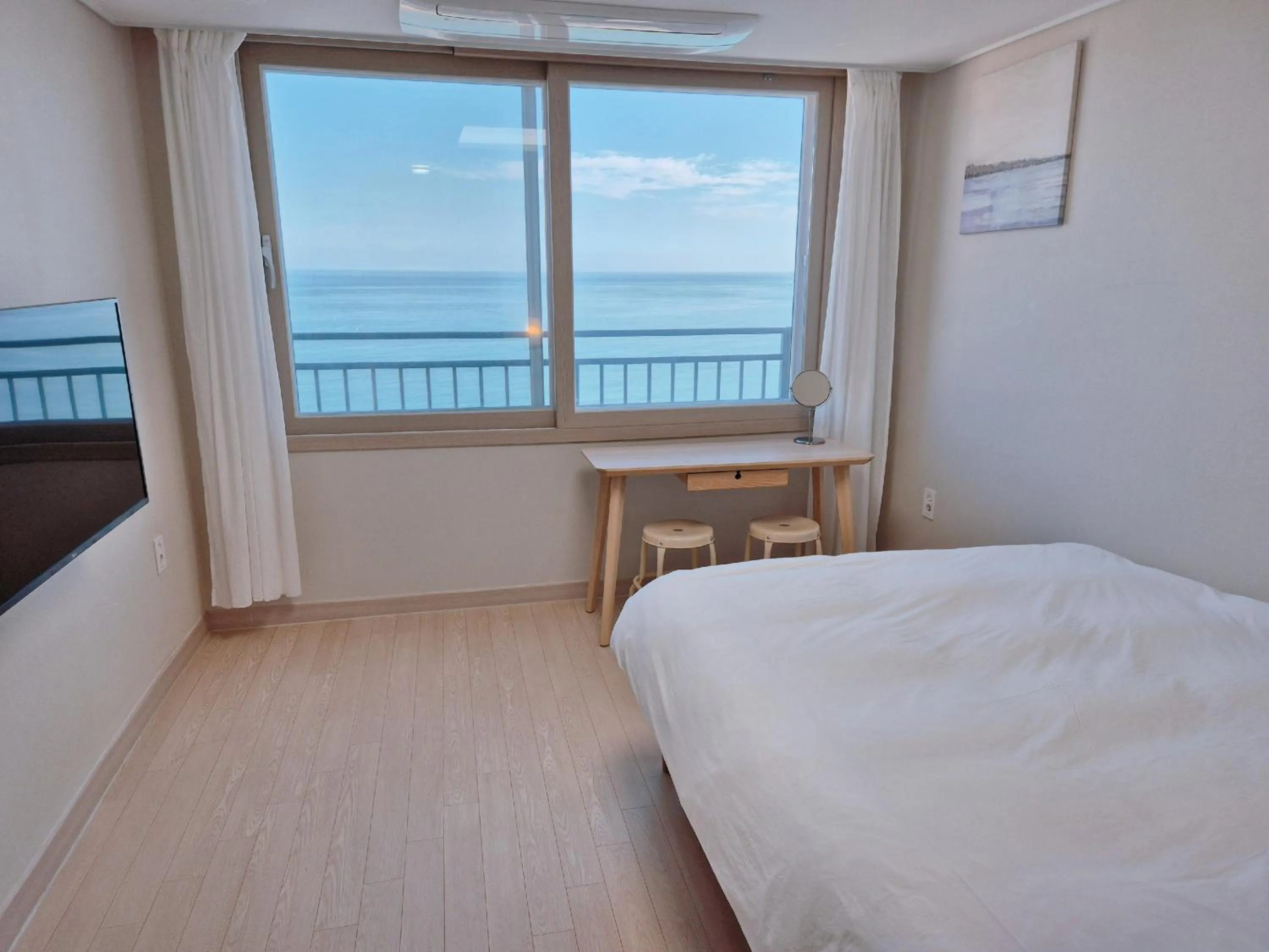 Bed in The First Ocean Songjeong