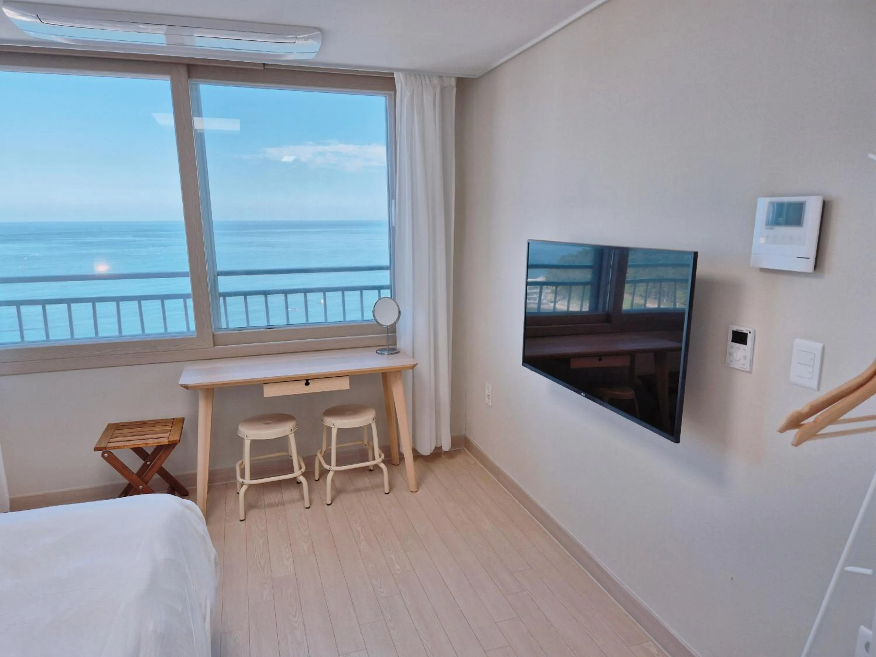Bed in The First Ocean Songjeong