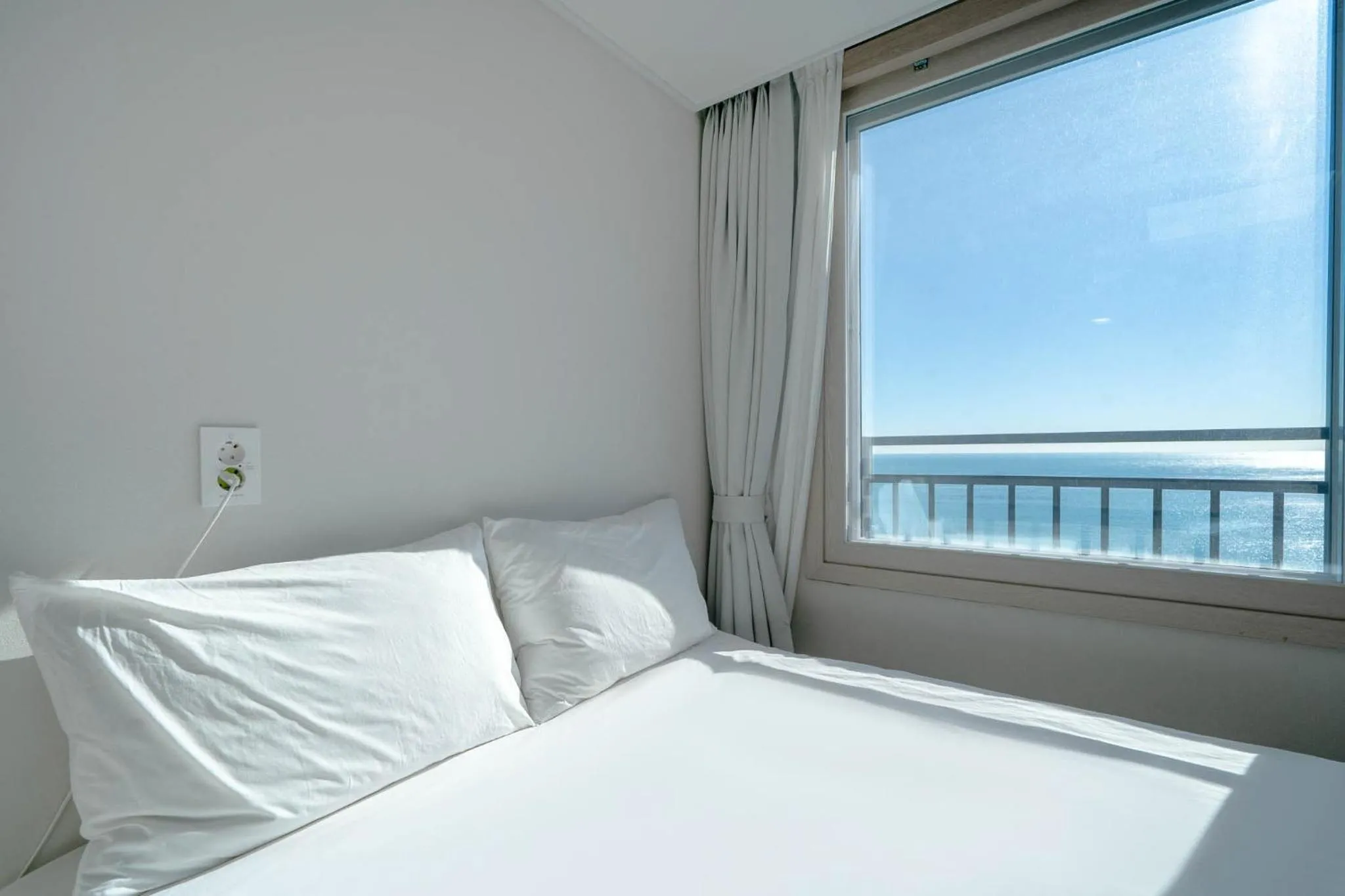 Bed in The First Ocean Songjeong