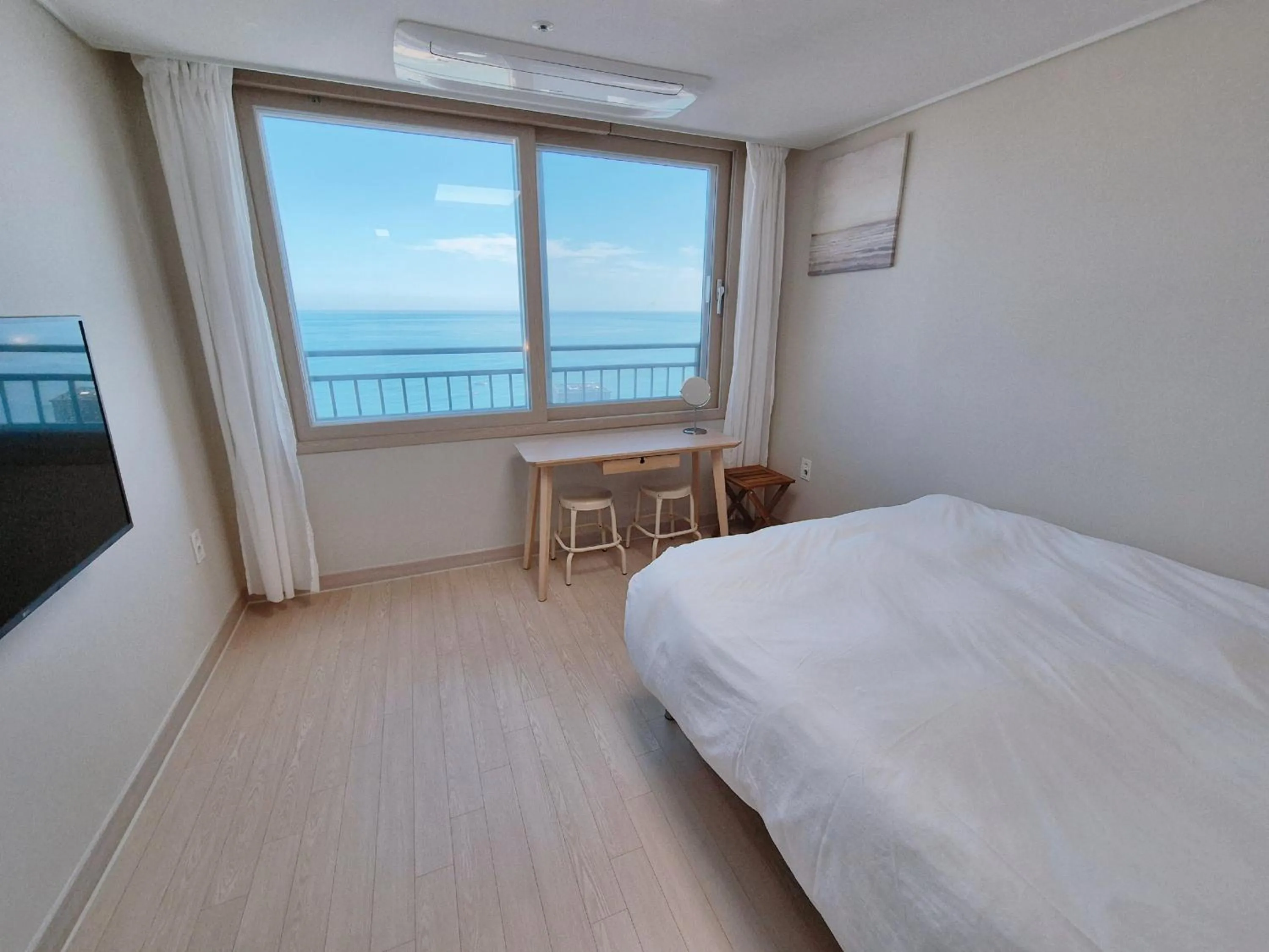 Bed in The First Ocean Songjeong