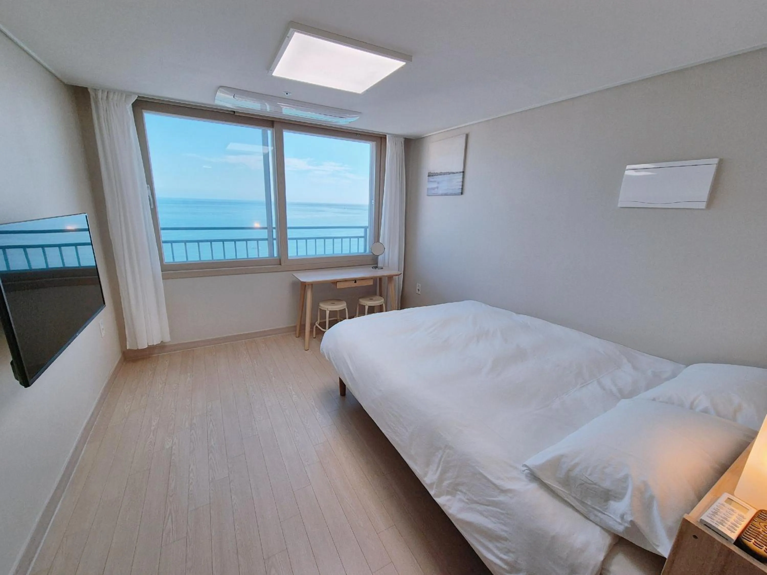 Bed in The First Ocean Songjeong