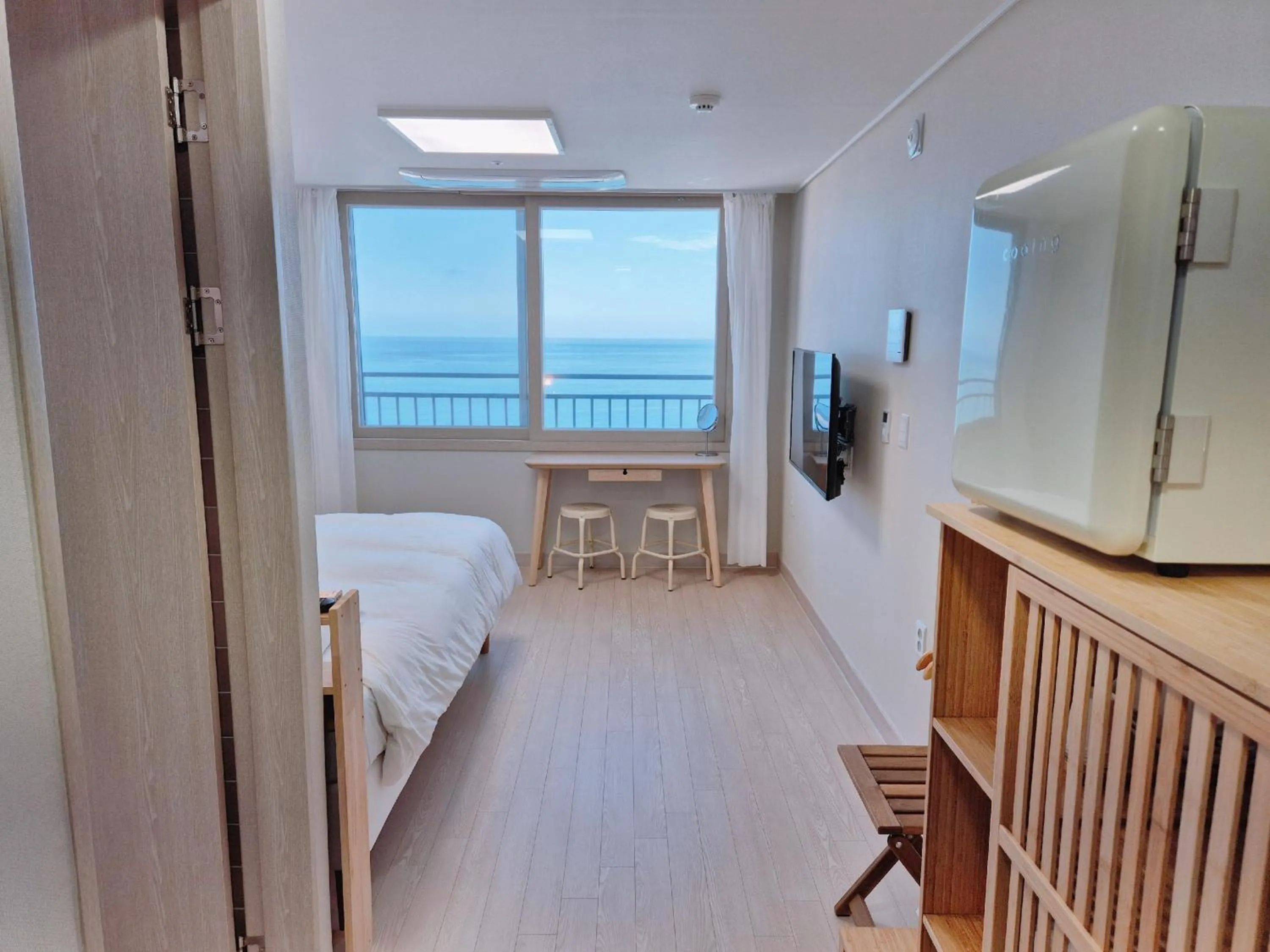 Bed in The First Ocean Songjeong