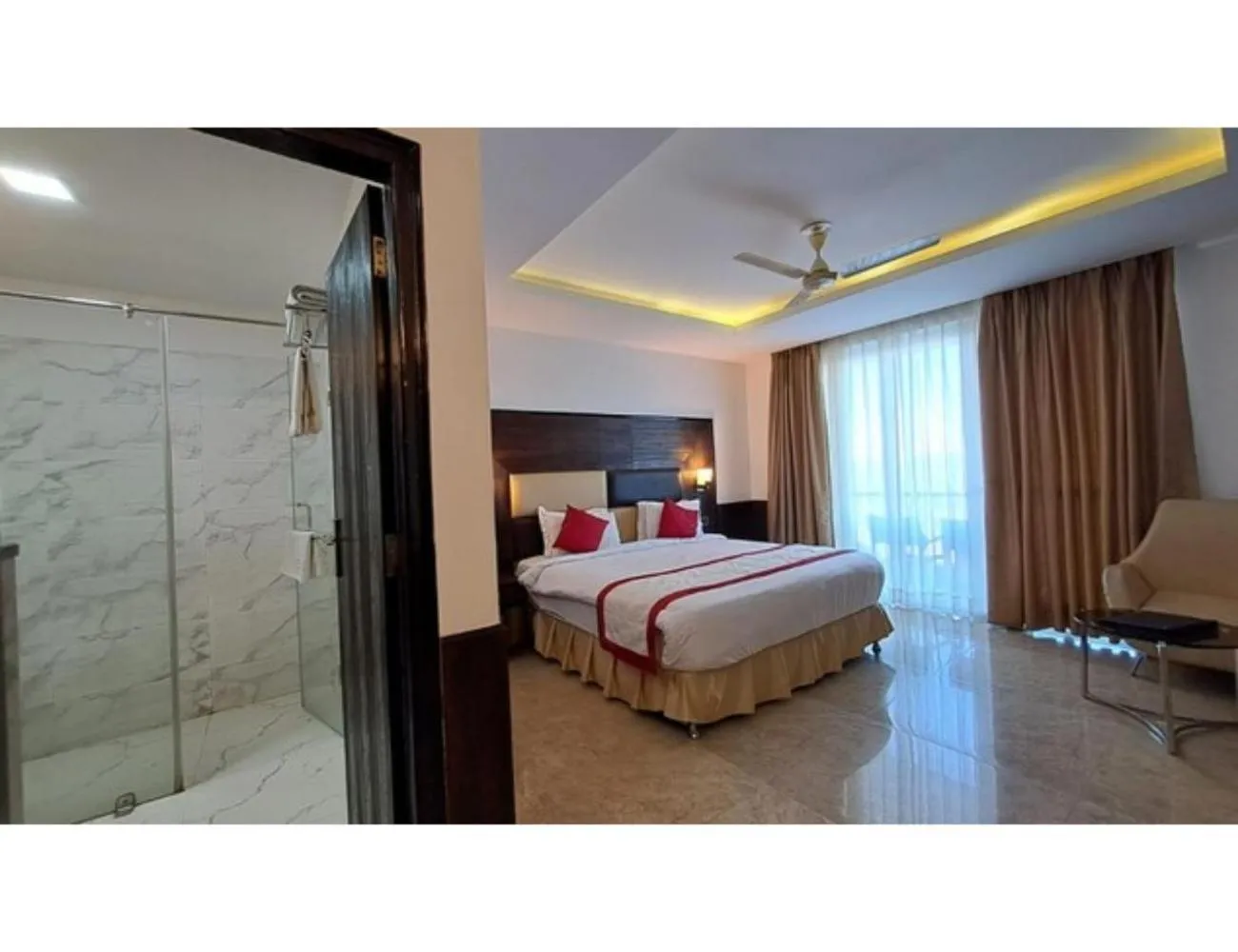 Shower in Hotel Kasauli Exotica, Himachal Pradesh