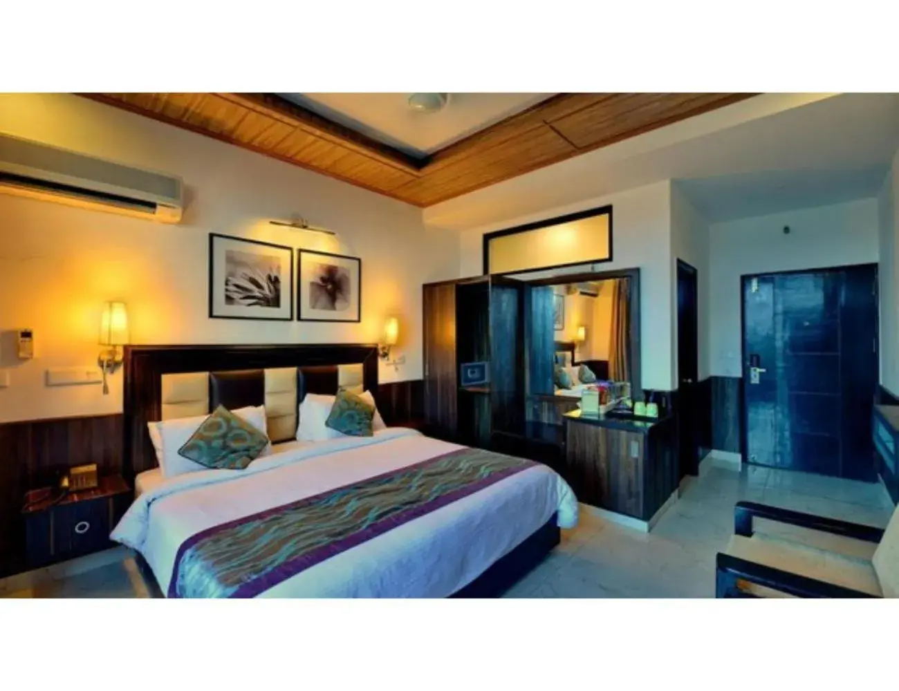 Bed in Hotel Kasauli Exotica, Himachal Pradesh Bed in Hotel Kasauli Exotica, Himachal Pradesh