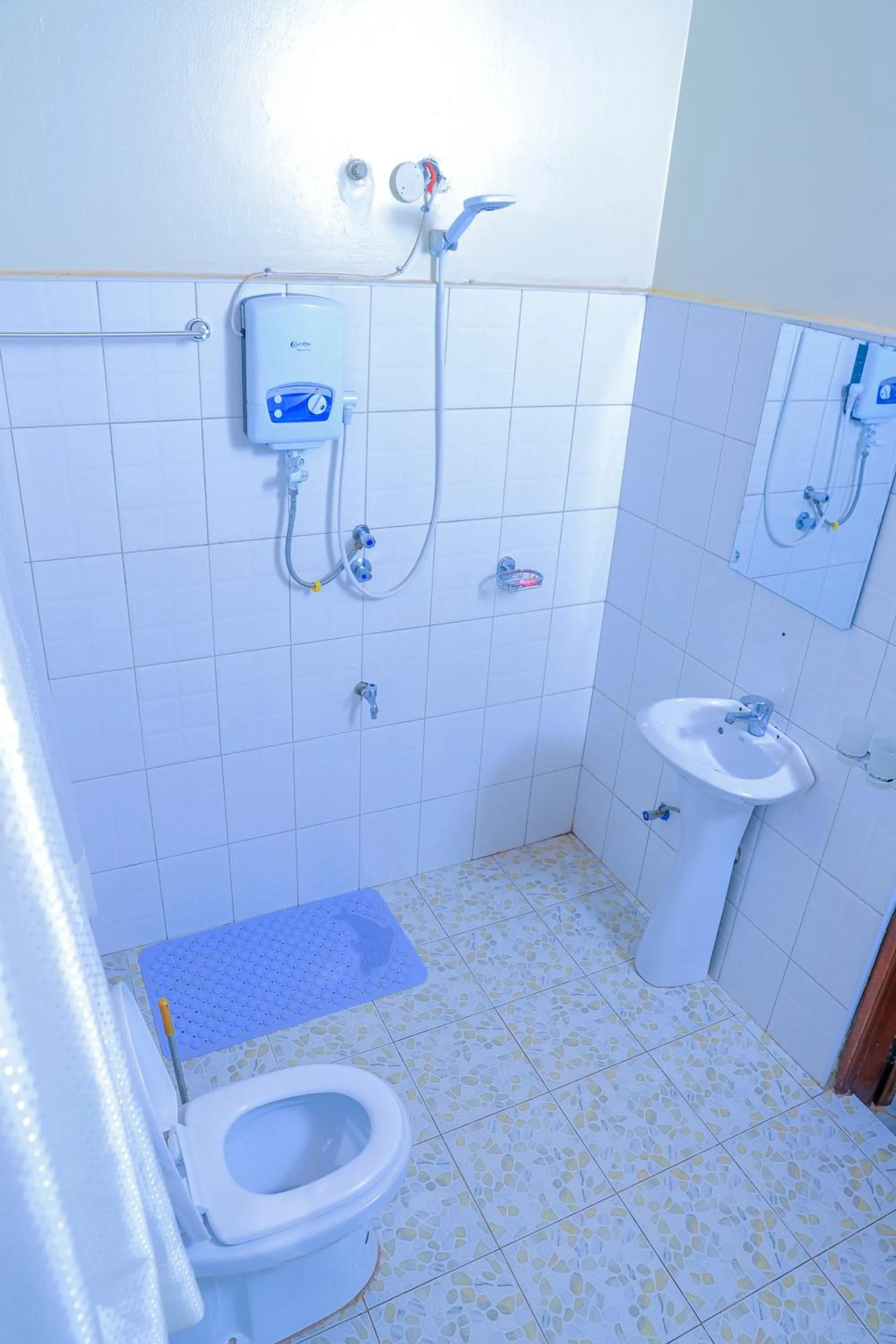 Bathroom in Hakyiri B&B