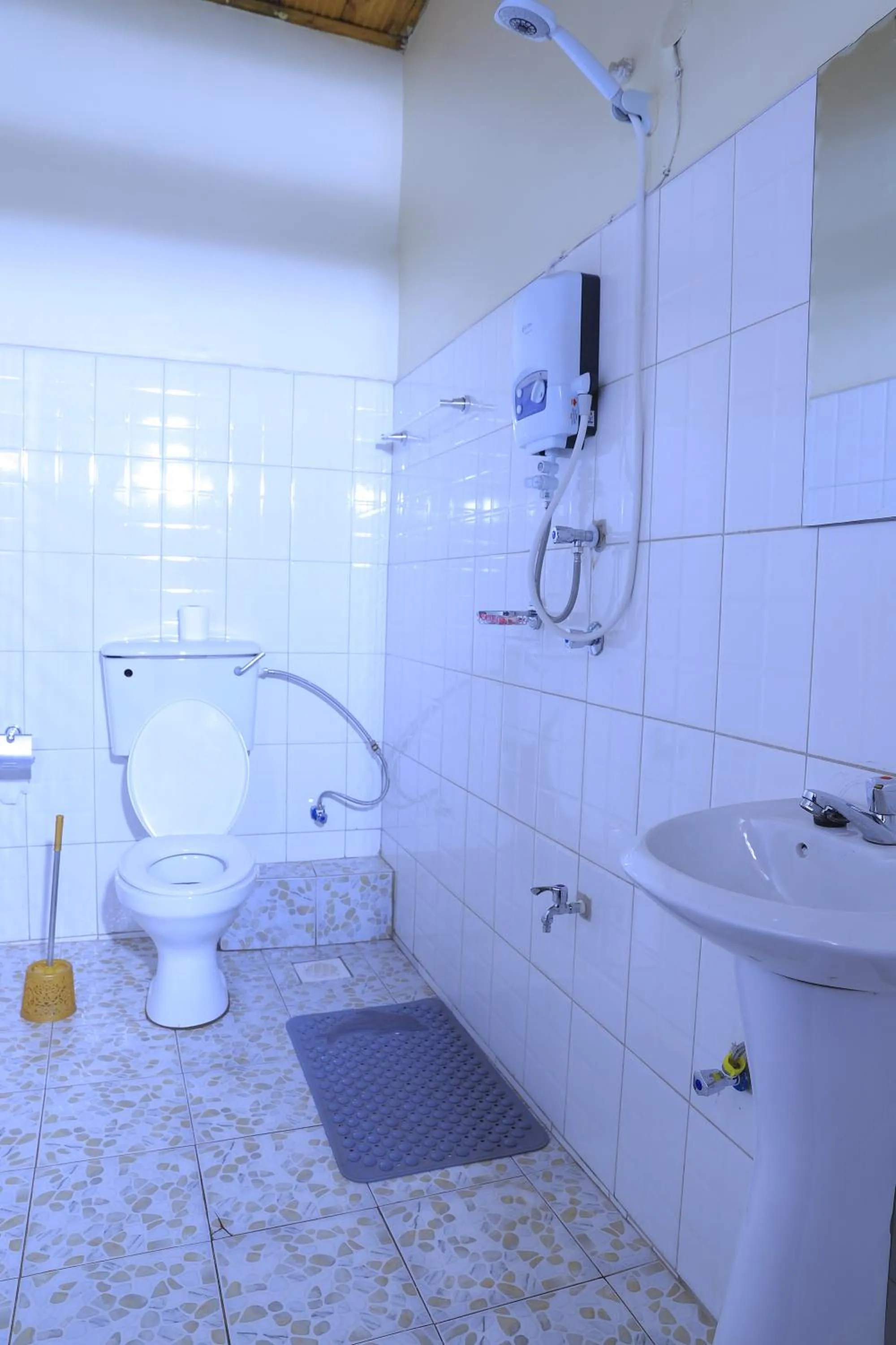 Shower in Hakyiri B&B