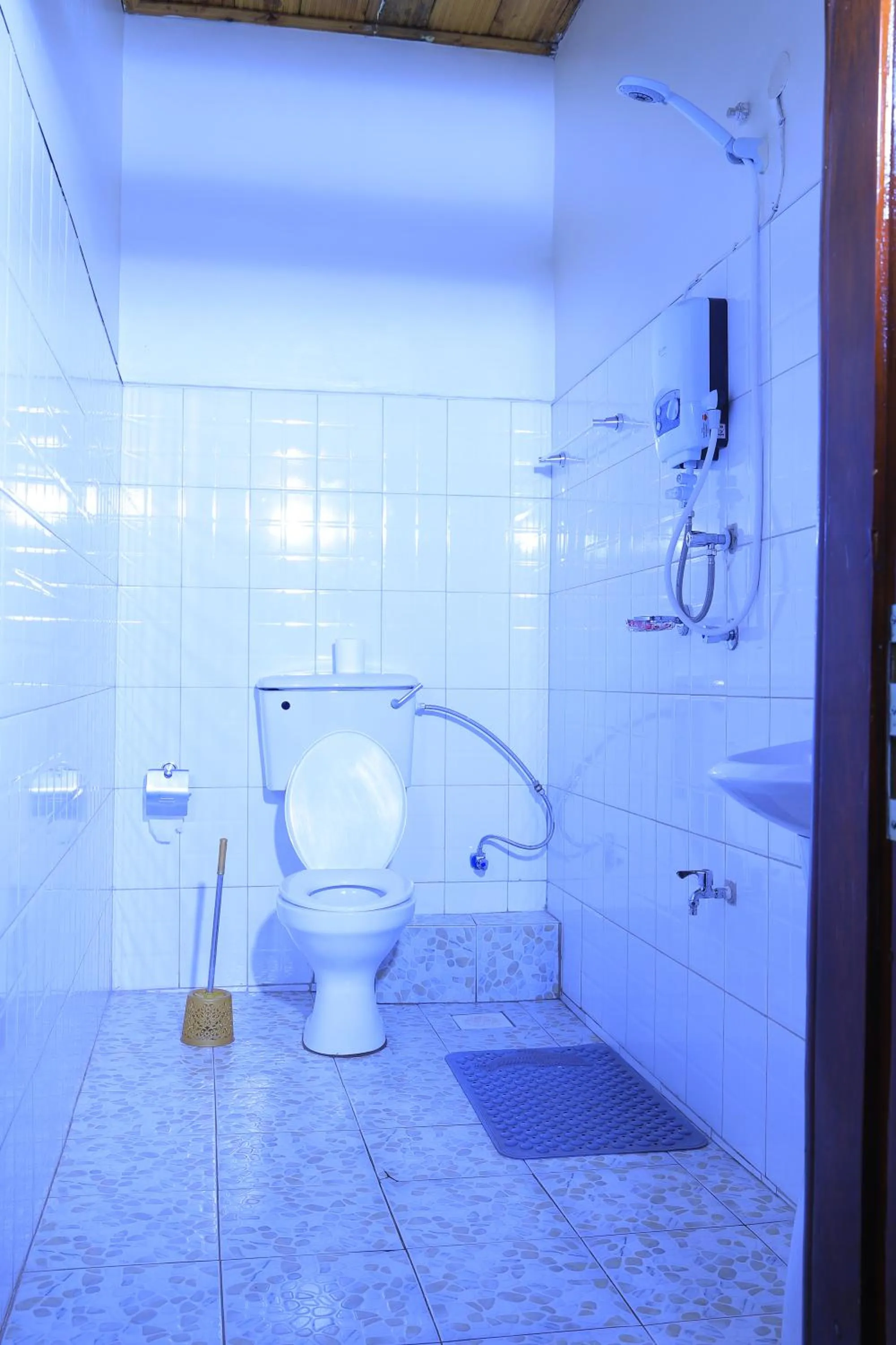 Shower in Hakyiri B&B