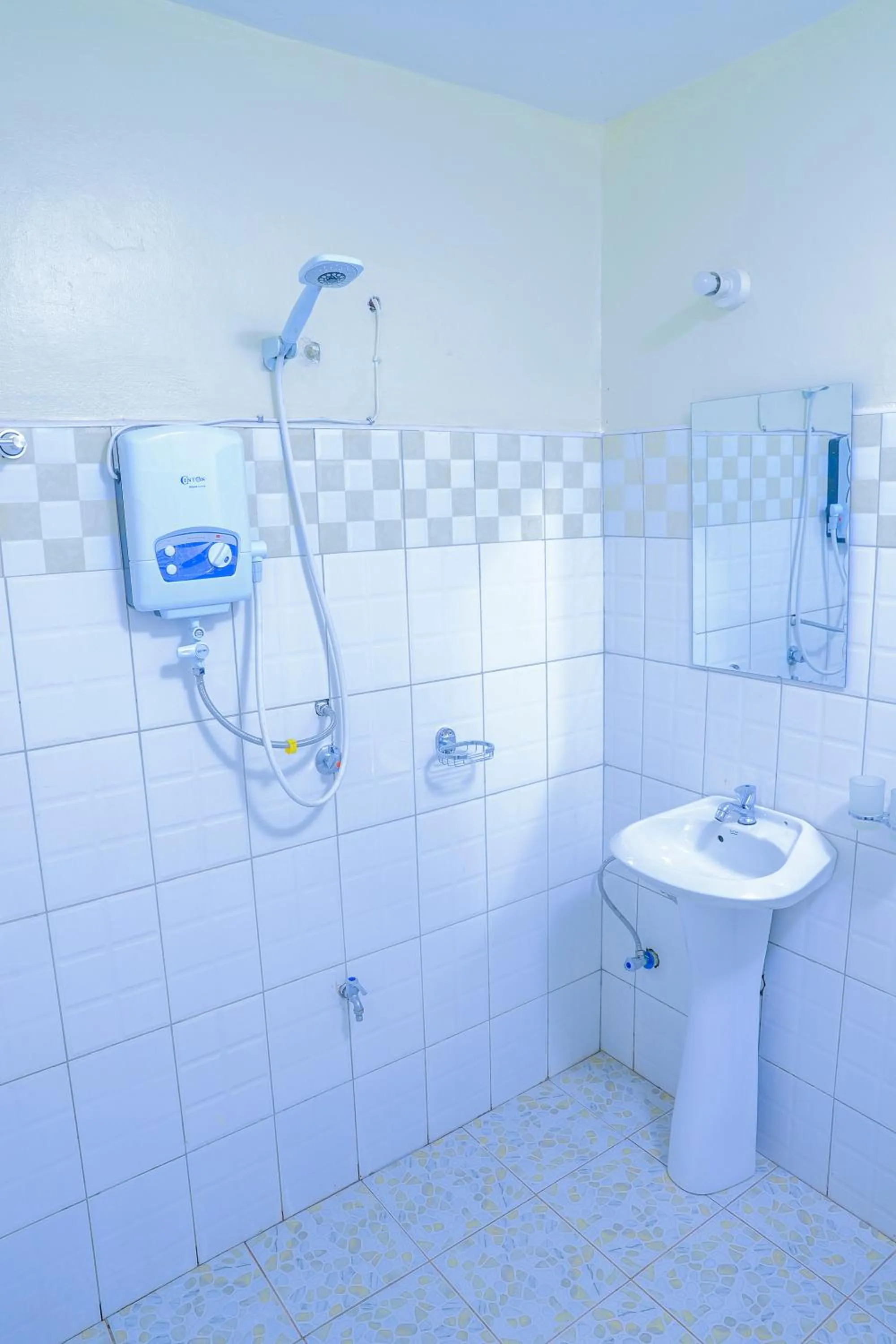 Shower in Hakyiri B&B