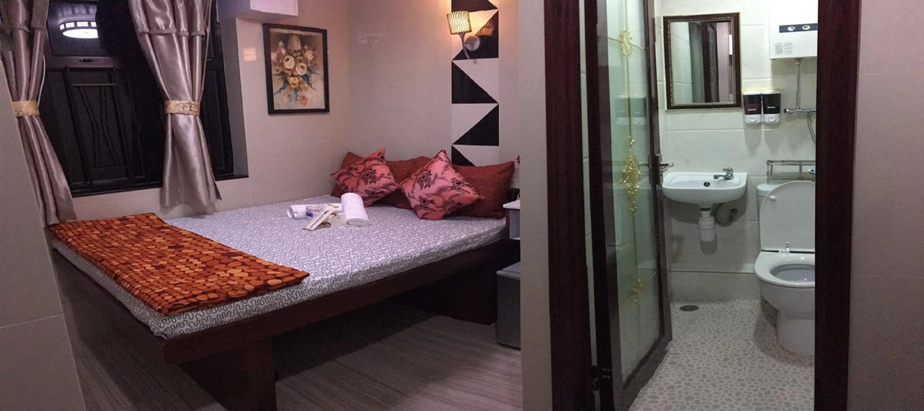 Photo of the whole room, Bed in Skycity Hostel