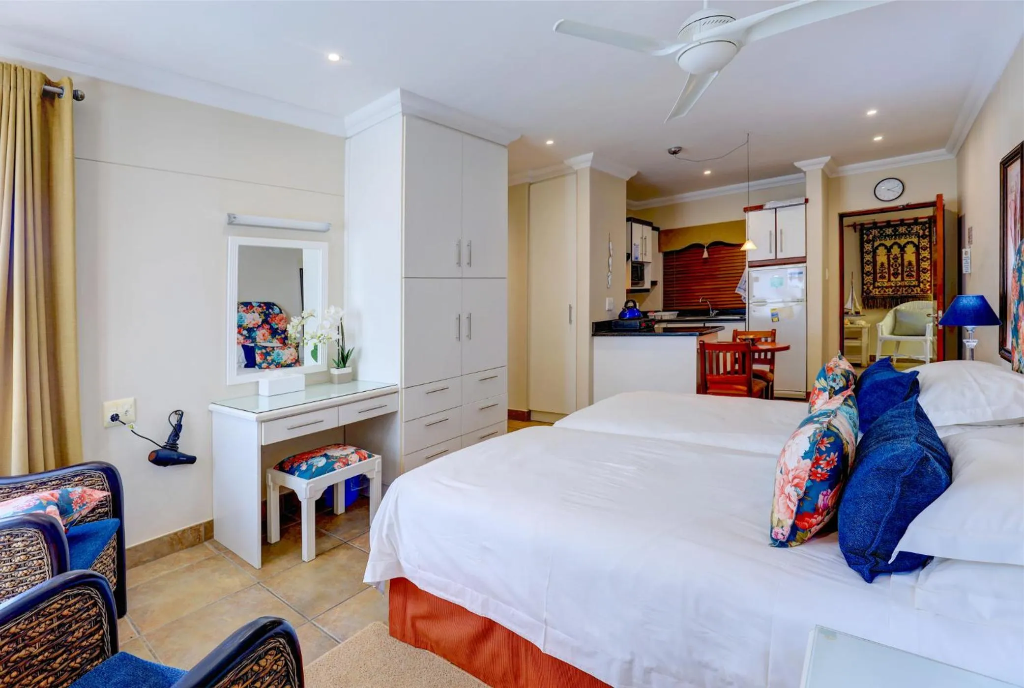 Bed in Makarios on Sea