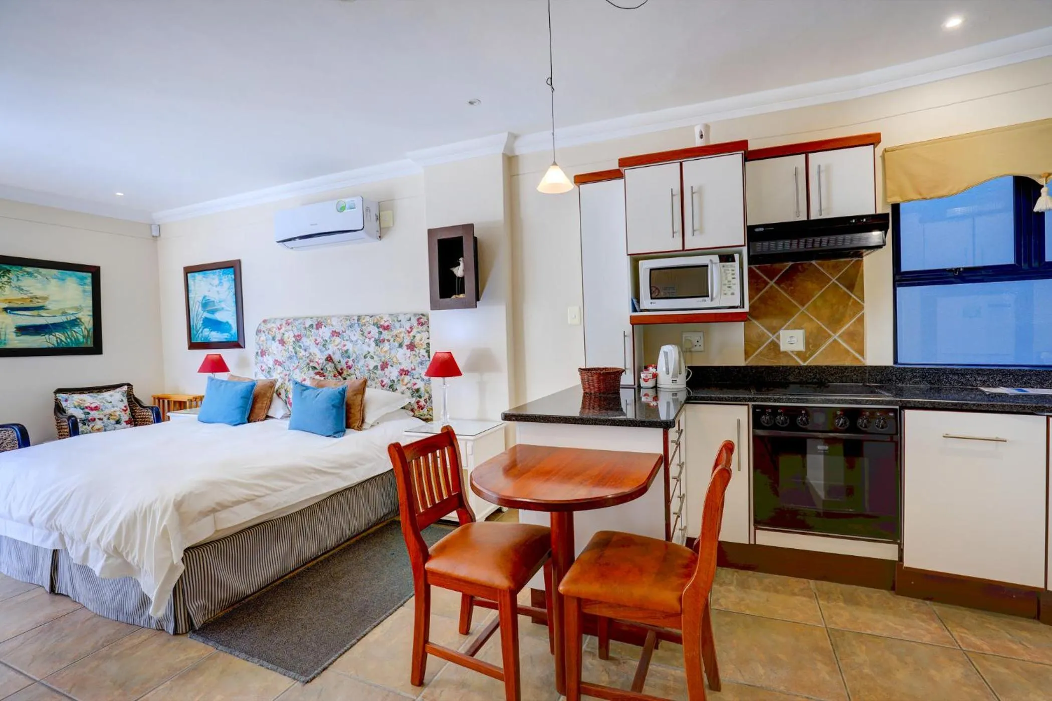 Bed in Makarios on Sea