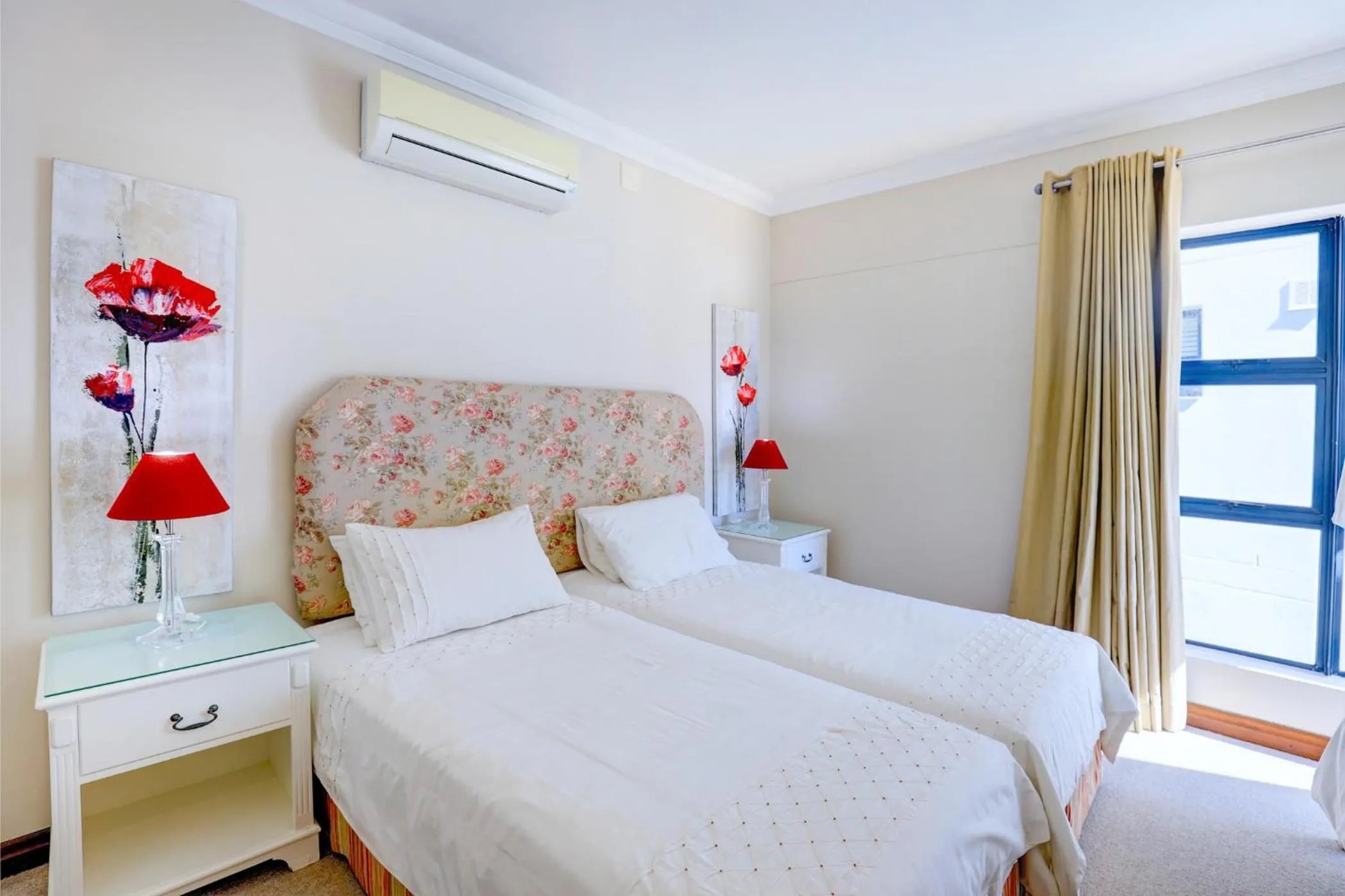 Bed in Makarios on Sea