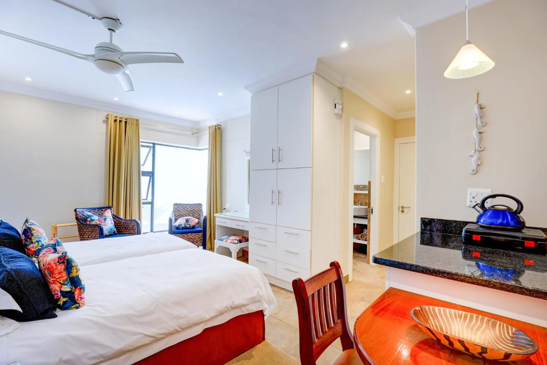 Bed in Makarios on Sea