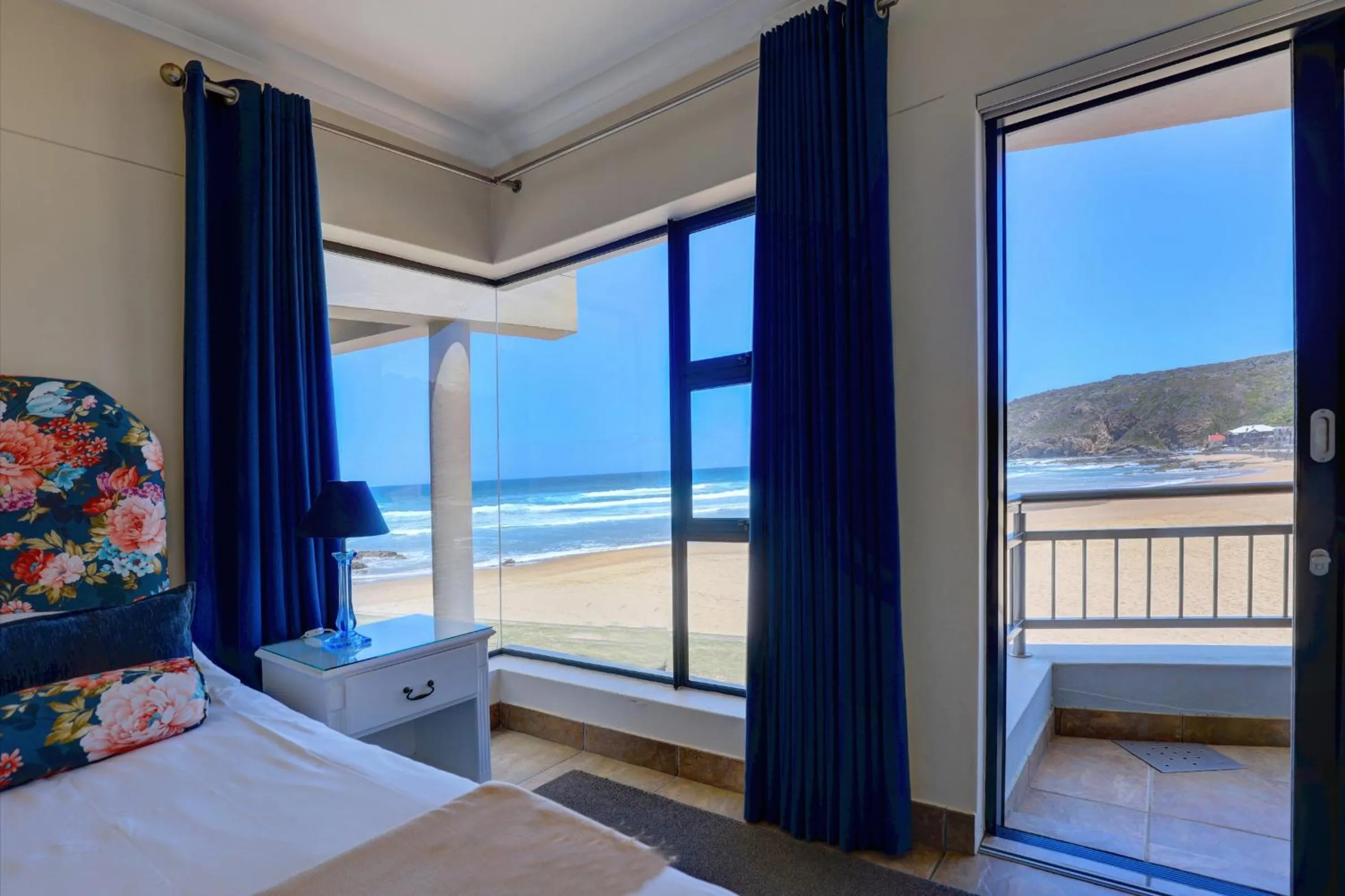 Bed in Makarios on Sea