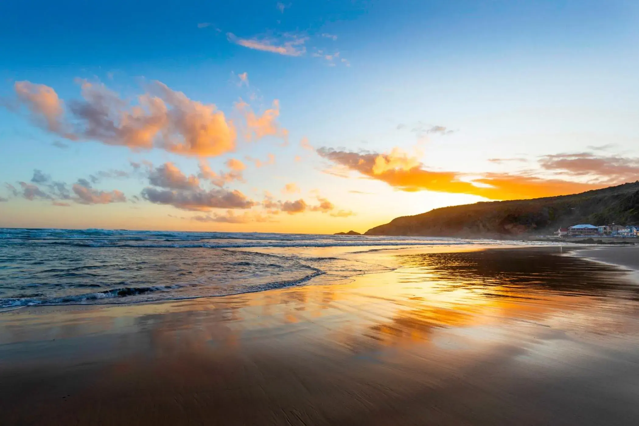 Four-Bedroom Penthouse Apartment in Makarios on Sea Four-Bedroom Penthouse Apartment in Makarios on Sea