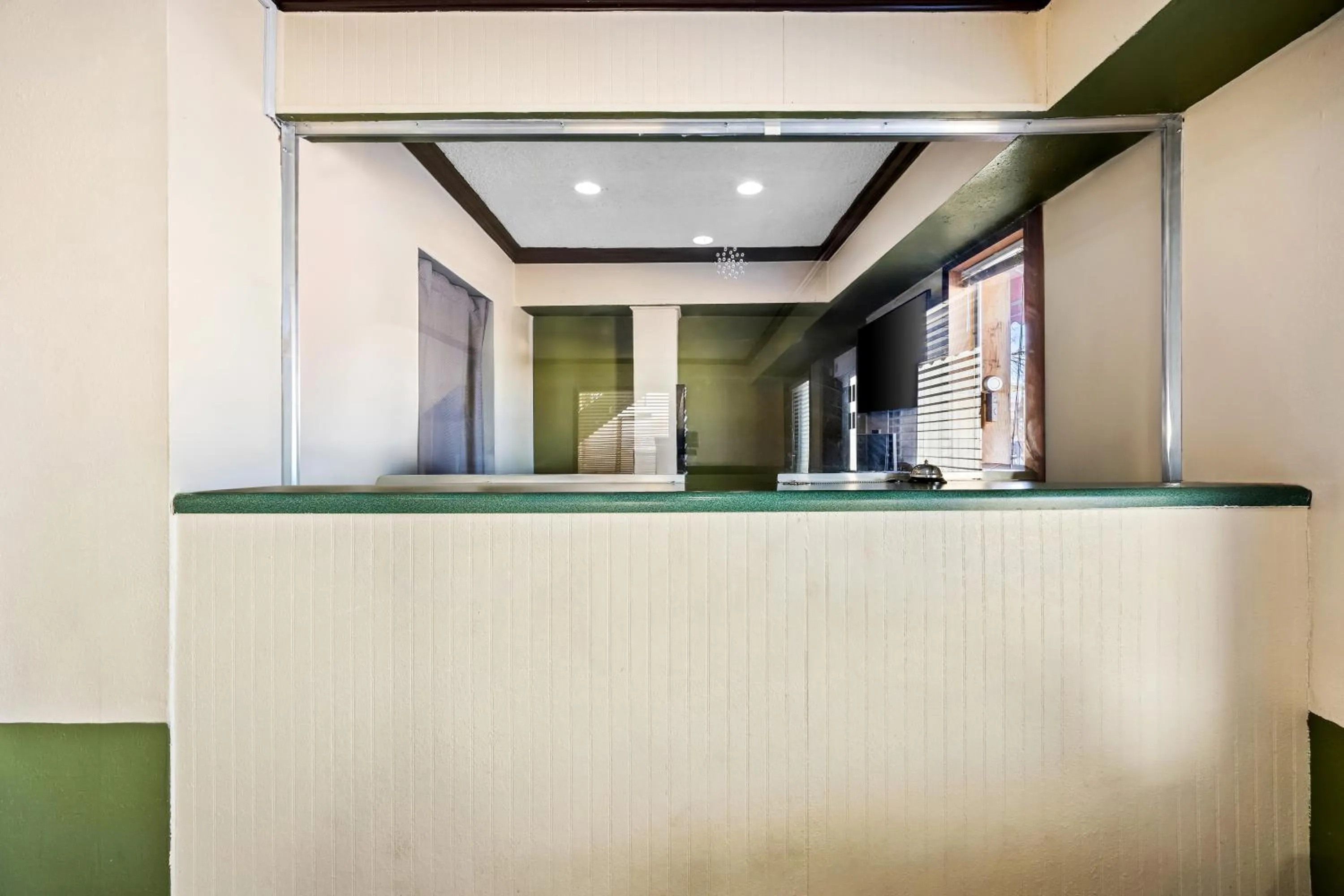 Lobby or reception in America's Best Value Inn-Columbia