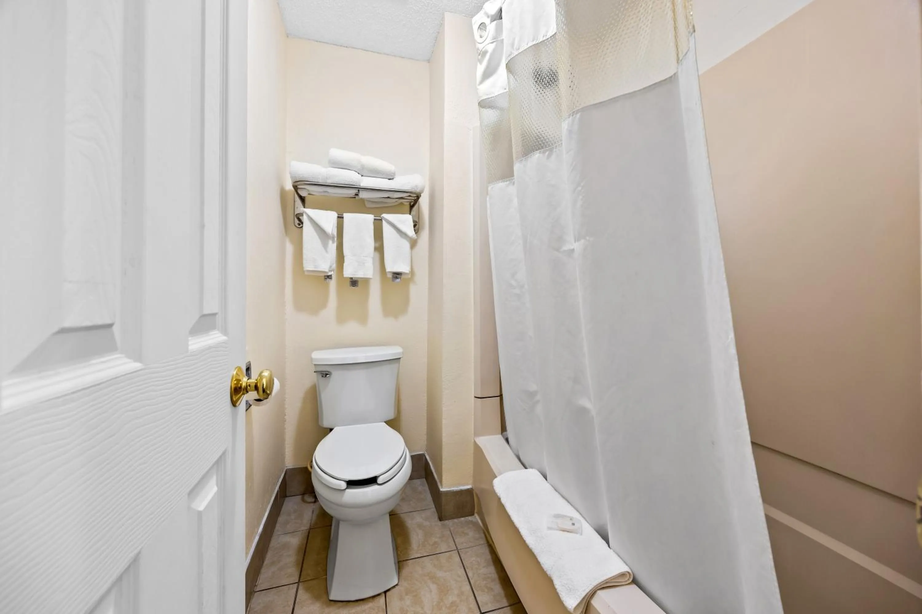 Toilet in America's Best Value Inn-Columbia